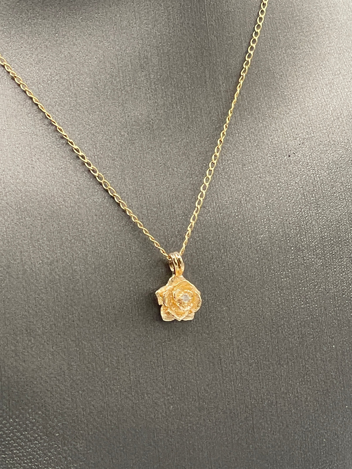 Ladies 14 Karat Yellow Gold Rose Flower Pendant & Diamond