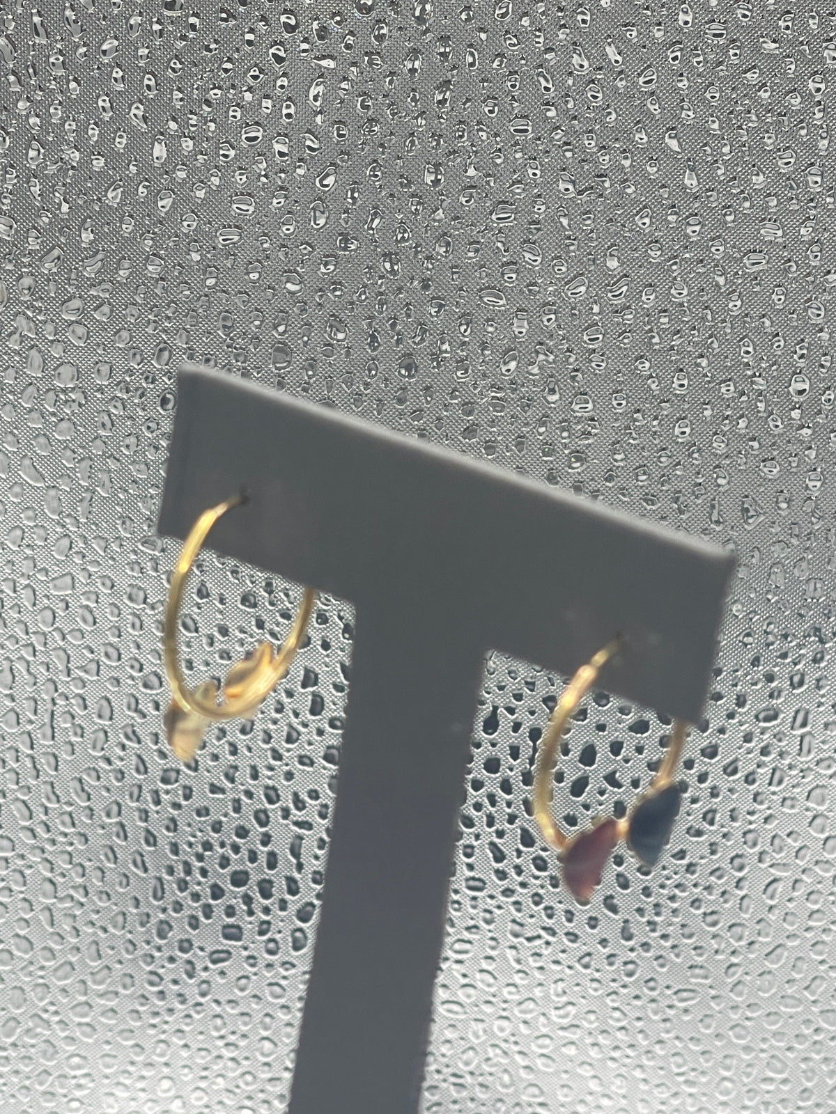 Ladies 14 Karat Yellow Gold Hoop Earrings With Amber & Onyx hearts