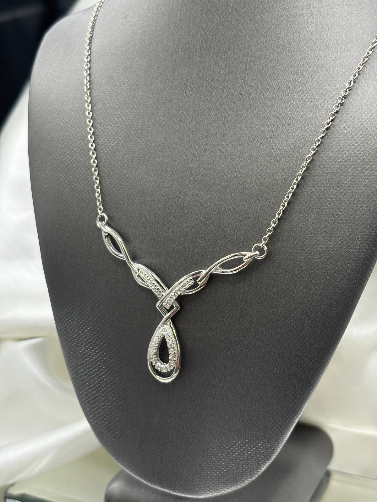 Sterling silver Ladies criss-cross Diamond like necklace