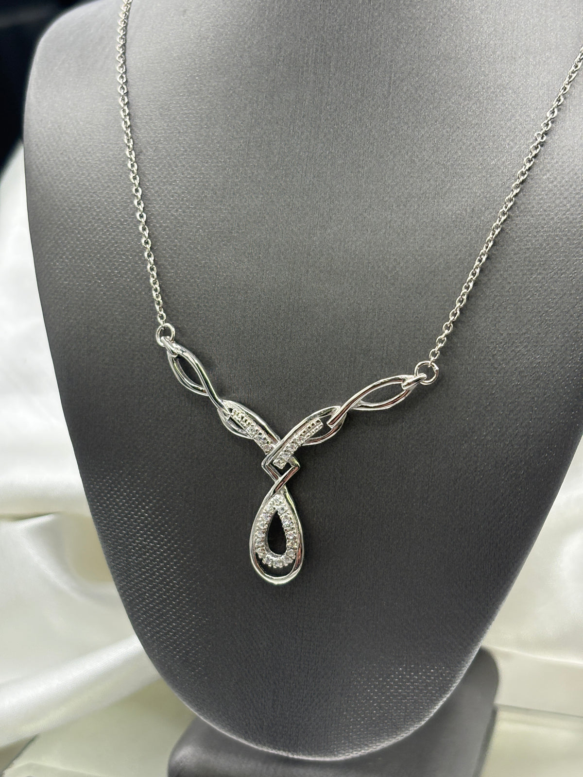 Sterling silver Ladies criss-cross Diamond like necklace