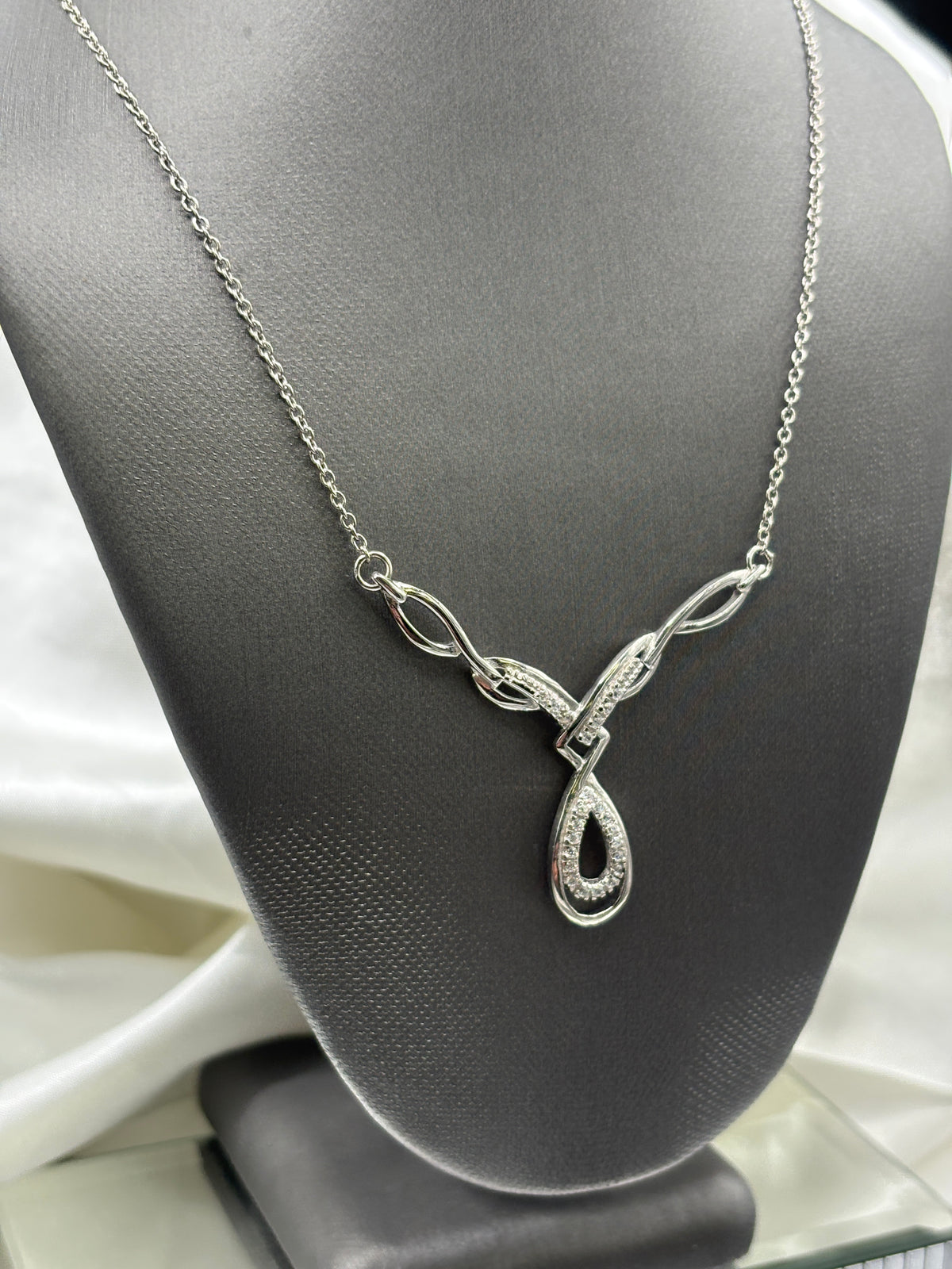 Sterling silver Ladies criss-cross Diamond like necklace