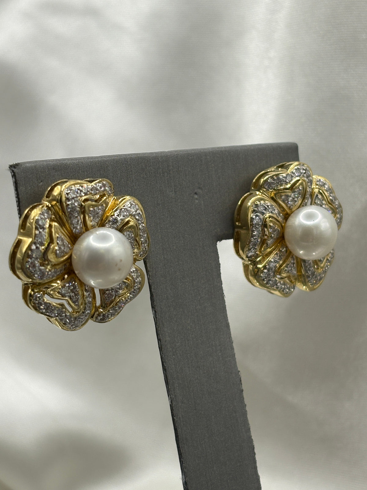 18 Karat Yellow Gold Ladies Diamond & Pearl Floral Earrings with filagree petals