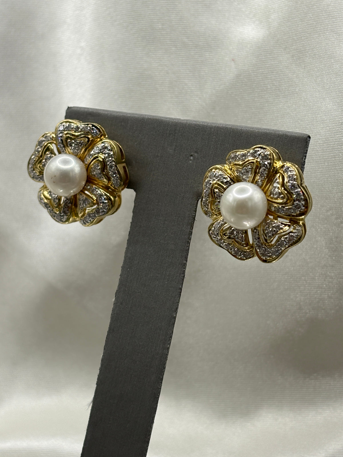 18 Karat Yellow Gold Ladies Diamond & Pearl Floral Earrings with filagree petals