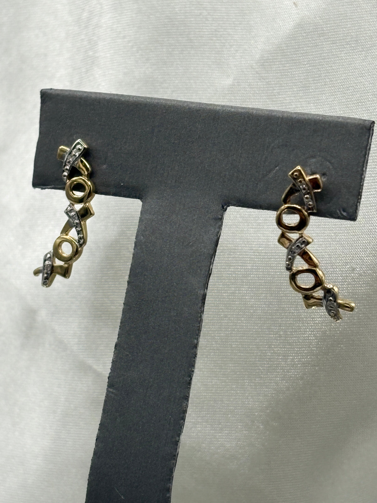 Vintage XOXO 14kt earrings