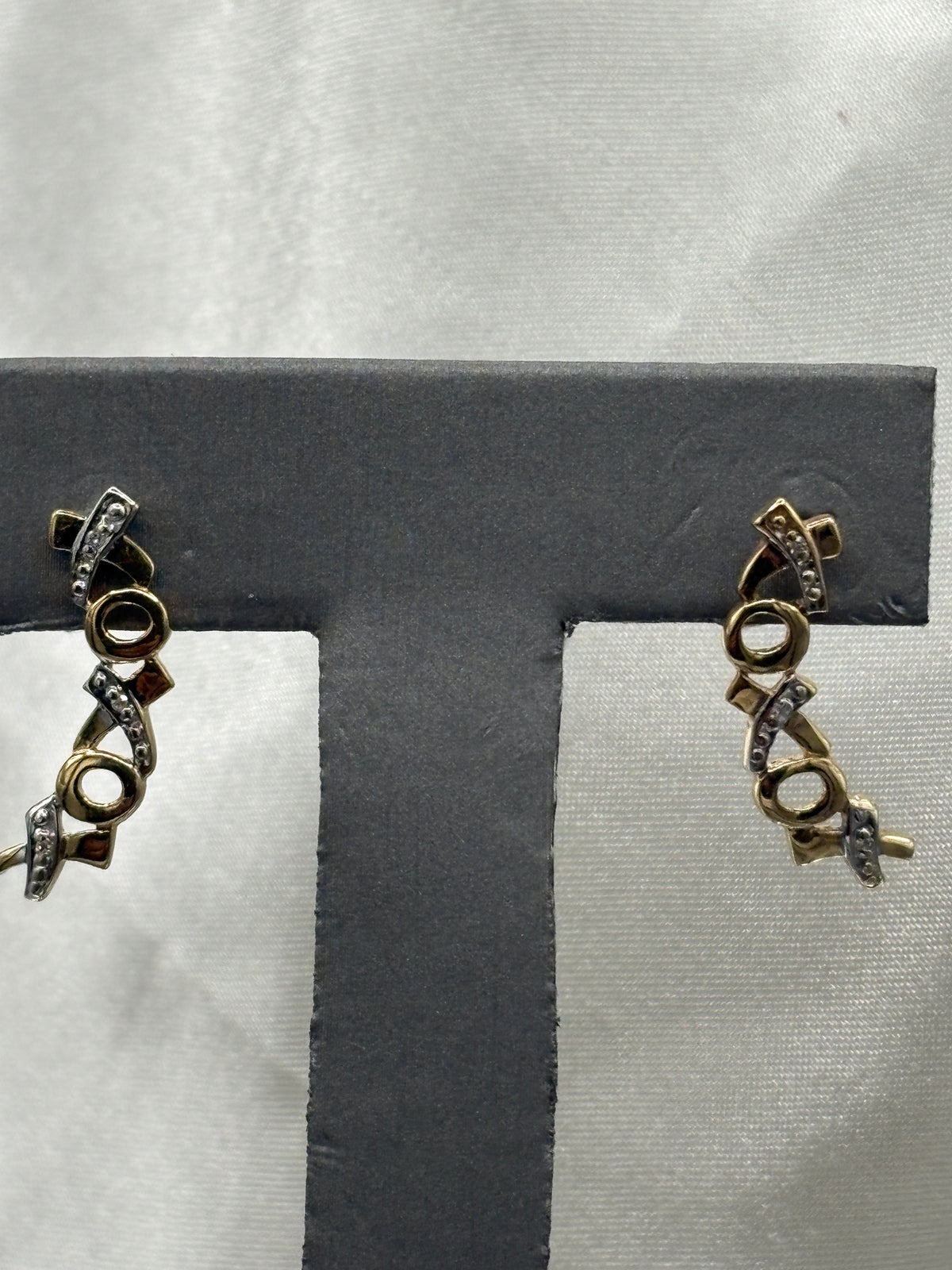 Vintage XOXO 14kt earrings