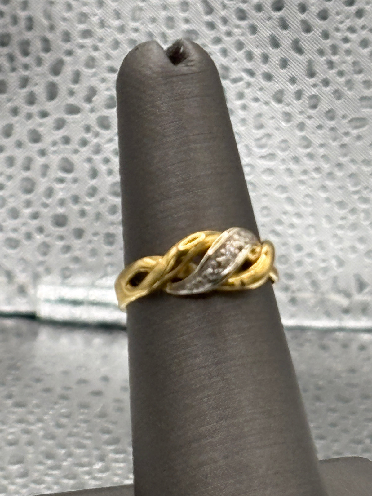 Gorgeous Ladies 18 Karat Yellow Gold & Diamond Wave Band
