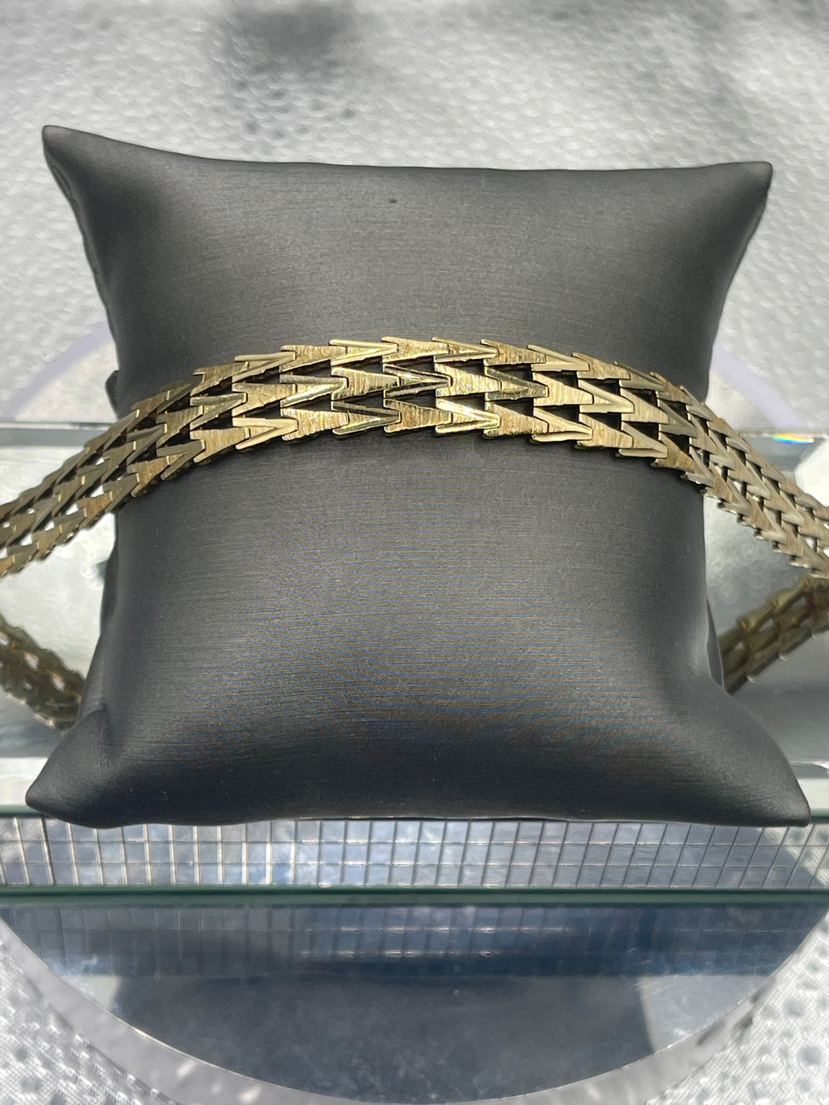 Ladies 14 Karat Yellow Gold Triple Arrow Soft Bangle Bracelet