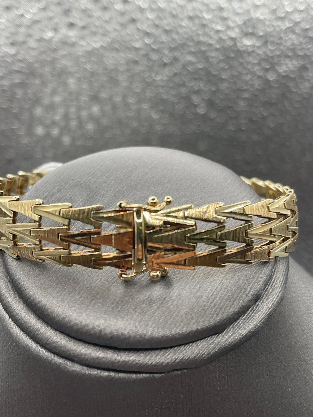 Ladies 14 Karat Yellow Gold Triple Arrow Soft Bangle Bracelet