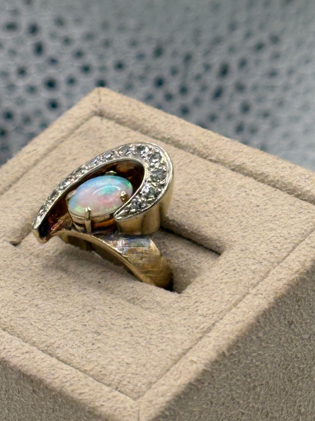 Ladies Vintage 14 Karat Yellow Gold Fire Opal & Diamond Ring