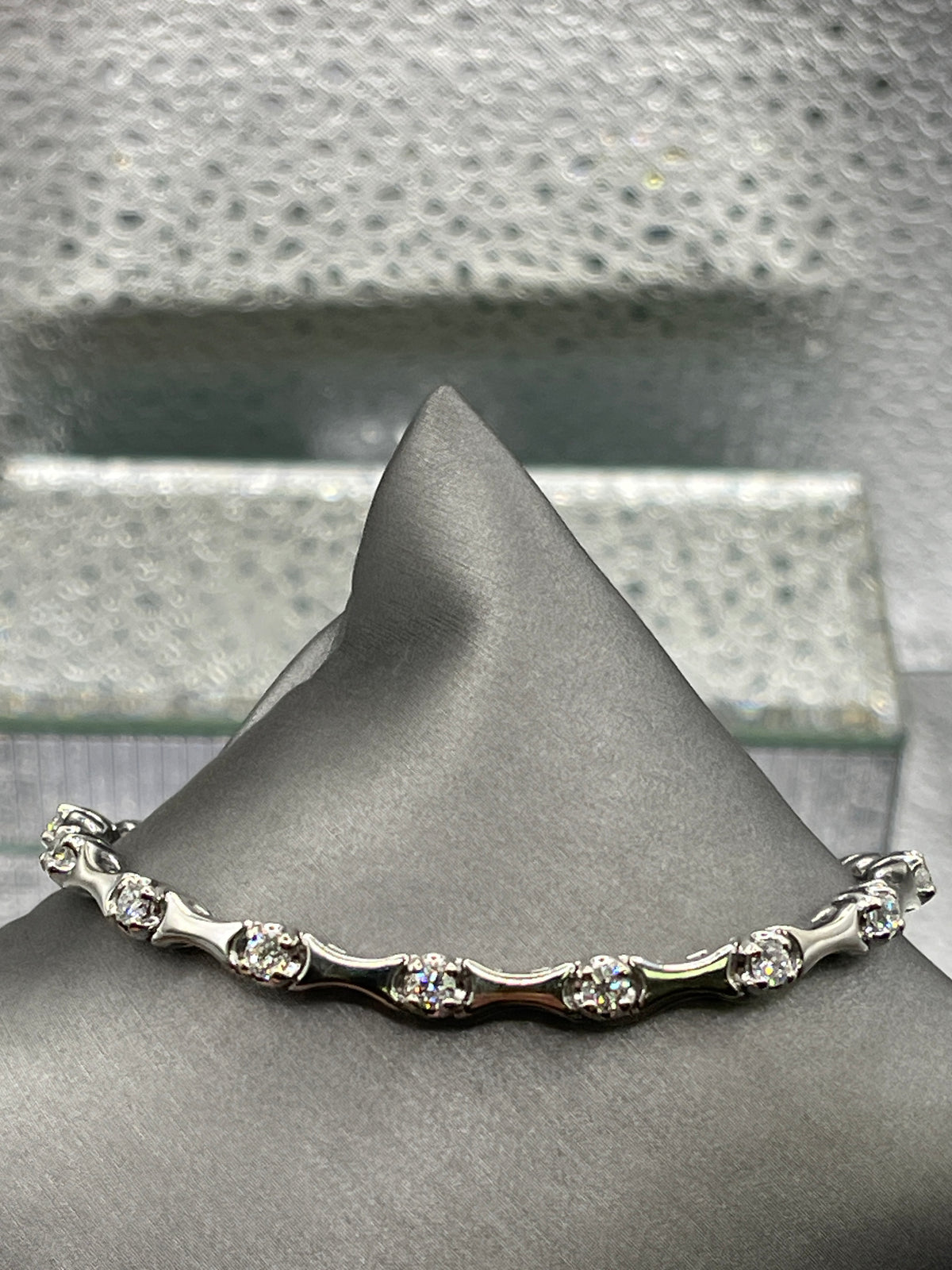 Ladies 14 Karat White Gold Diamond Tennis Style Bracelet