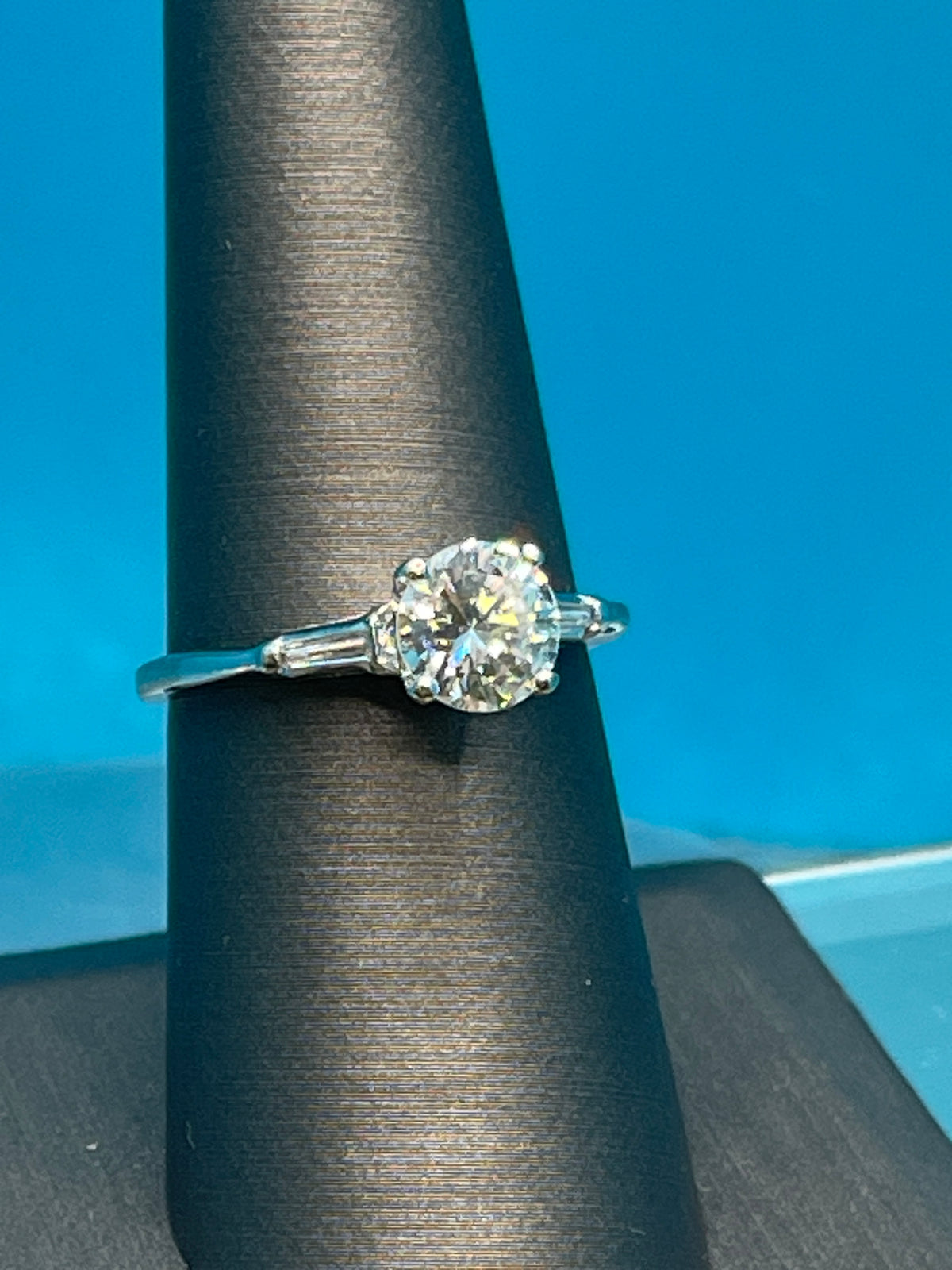 Ladies 14 Karat White Gold Round Shaped Diamond Engagement Ring