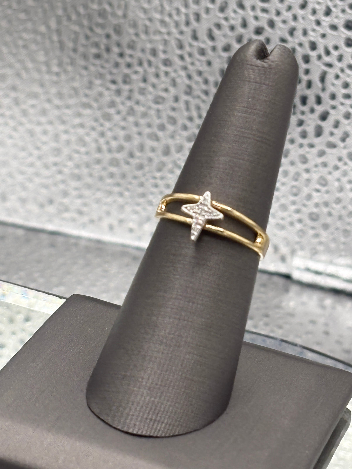 Ladies 10 Karat Yellow Gold Diamond Cross Ring