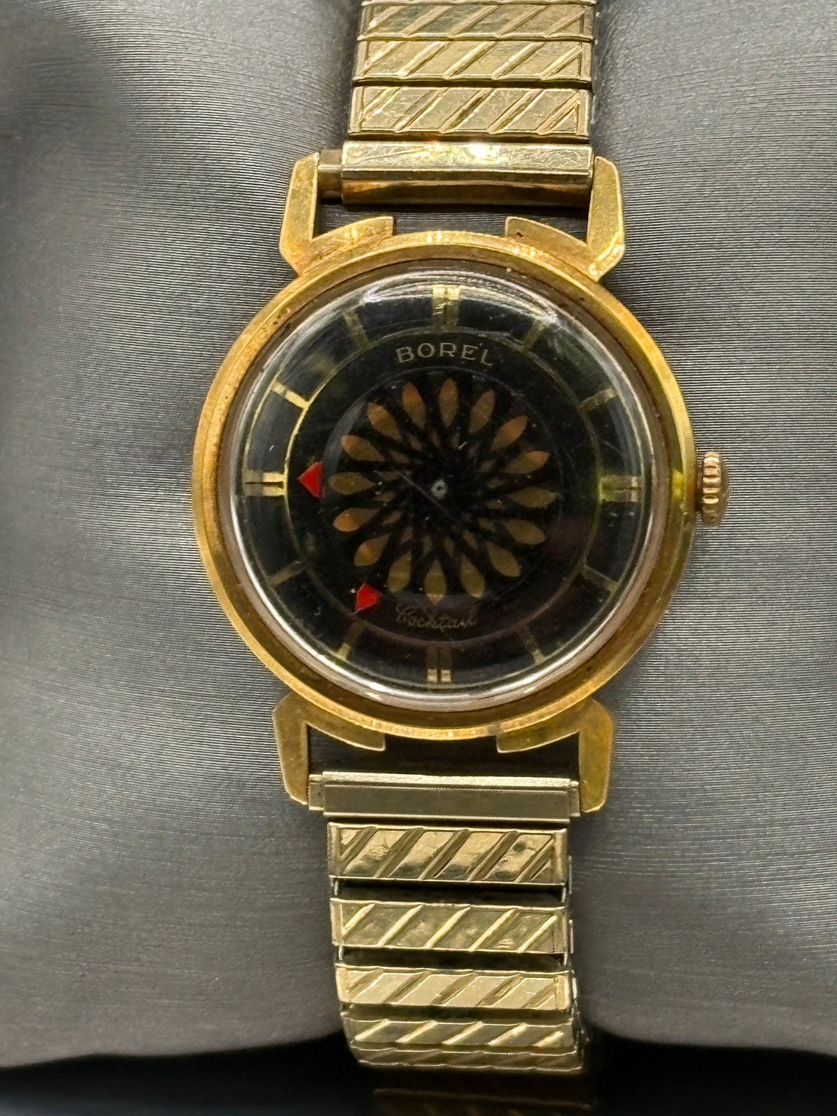Vintage Ernest Borel Cocktail kaleidoscope watch,features a distinctive kaleidoscope-patterned dial that rotates to create a visual effect