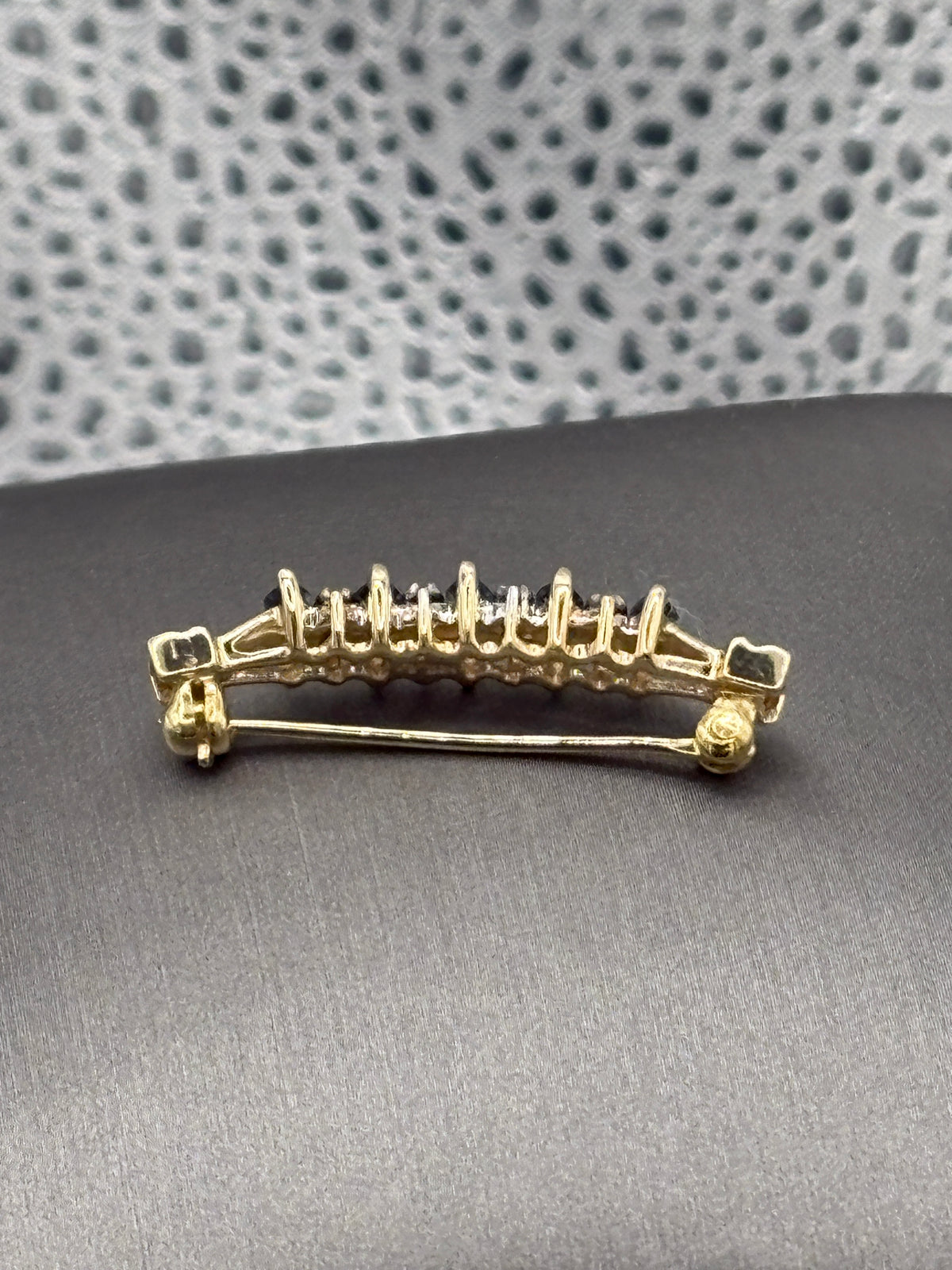 Ladies 14 Karat Yellow Gold Sapphire & Diamond Bar Pin