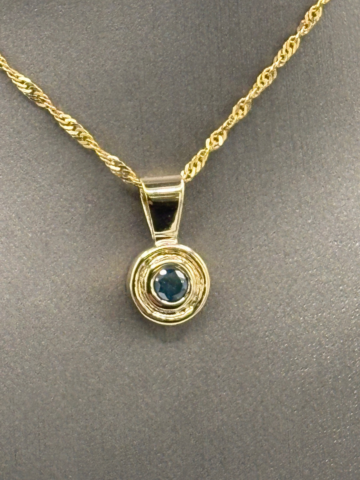 Ladies Magnificent 14 Karat Yellow Gold Blue Tourmaline Pendant