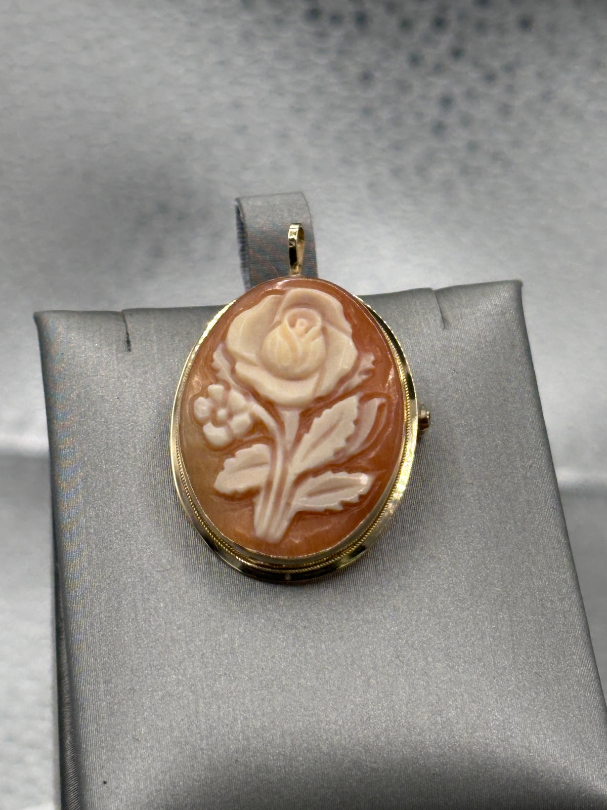 Ladies 14 Karat Antique Floral Cameo Pin & Pendant