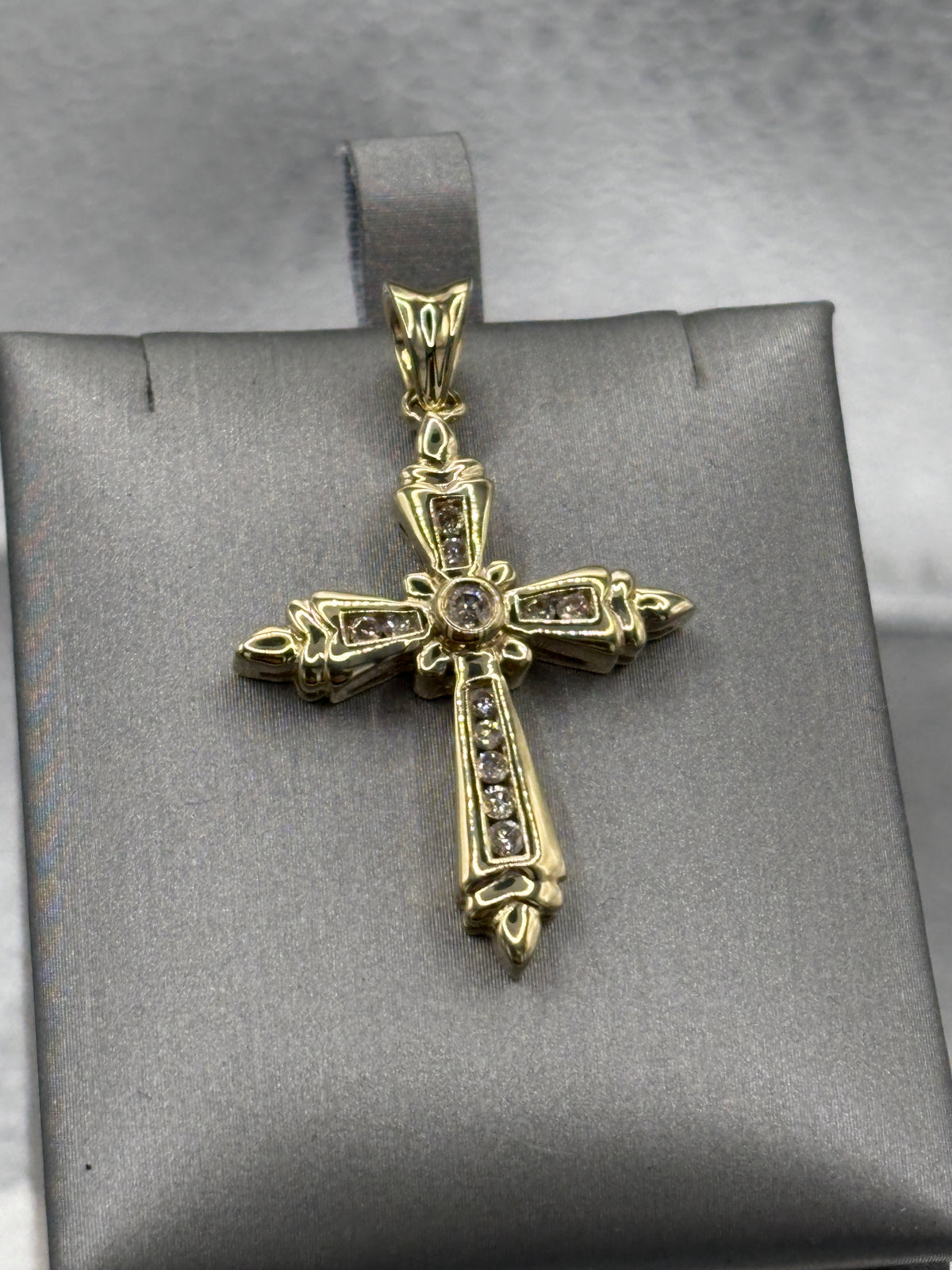 Ladies / Gents 10 Karat yellow Gold Diamond Cross