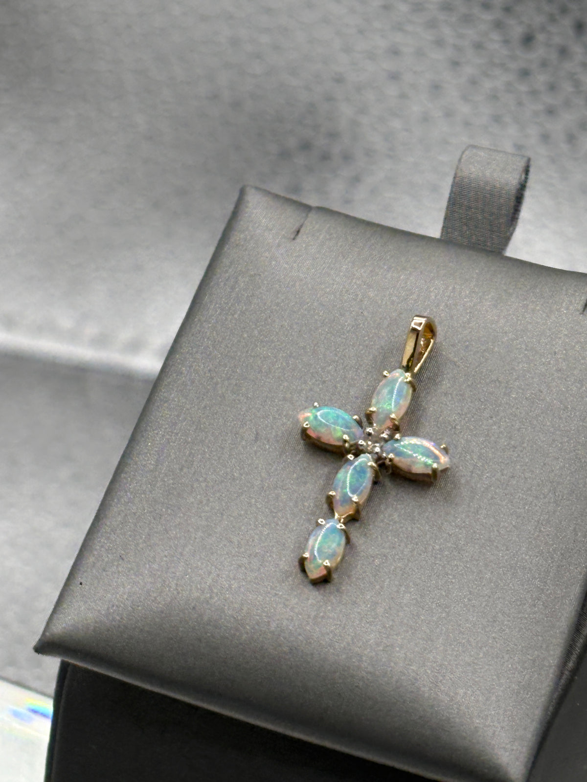 Ladies Vintage 14 Karat Yellow Gold Opal & Diamond Pendant
