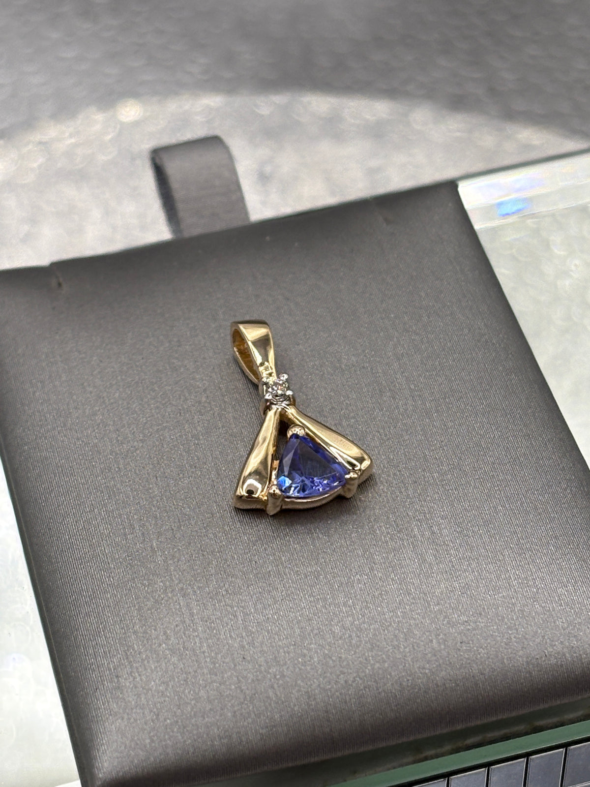 Ladies Triangular 14 Karat Yellow Gold Tanzanite Diamond Pendant