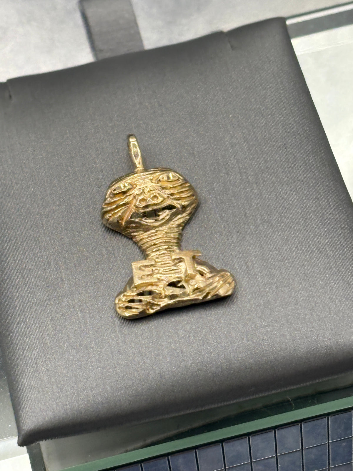 14 Karat Yellow Gold Movie Star ET Phone Home Pendant