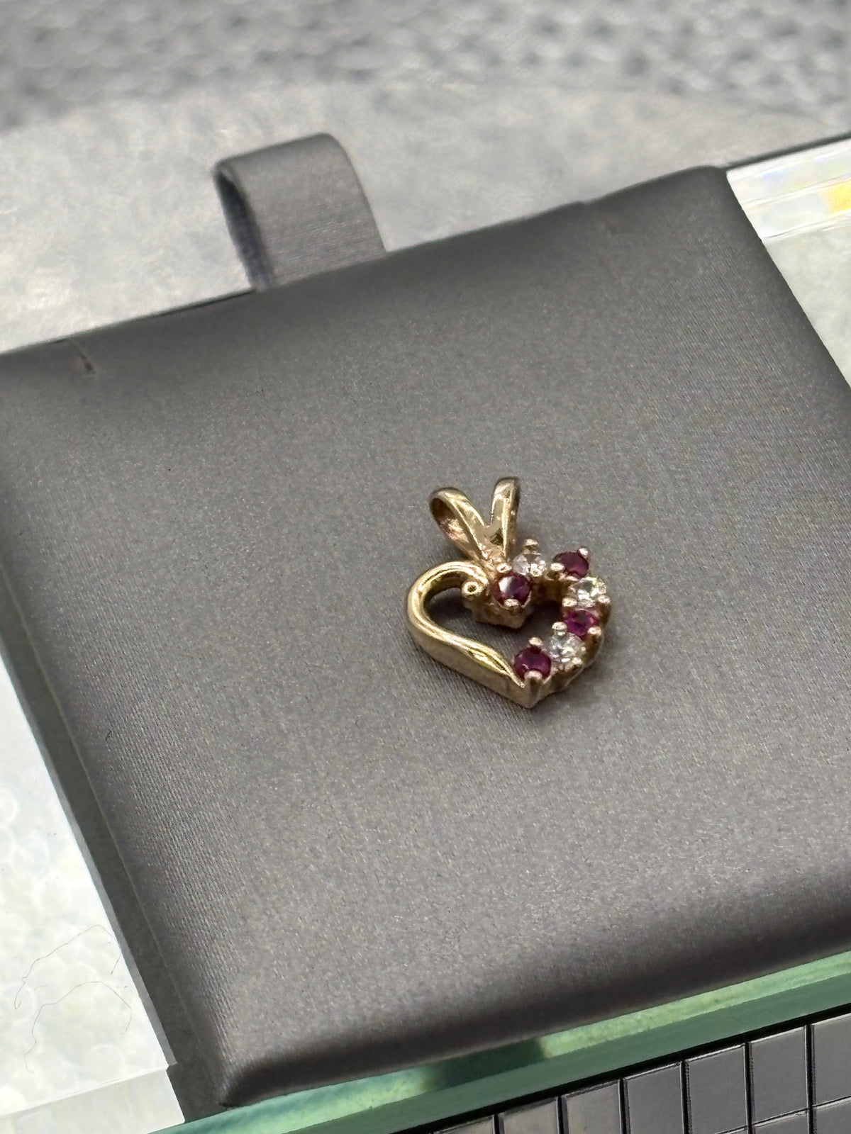Ladies Petite 10 Karat Yellow Gold Heart Pendant