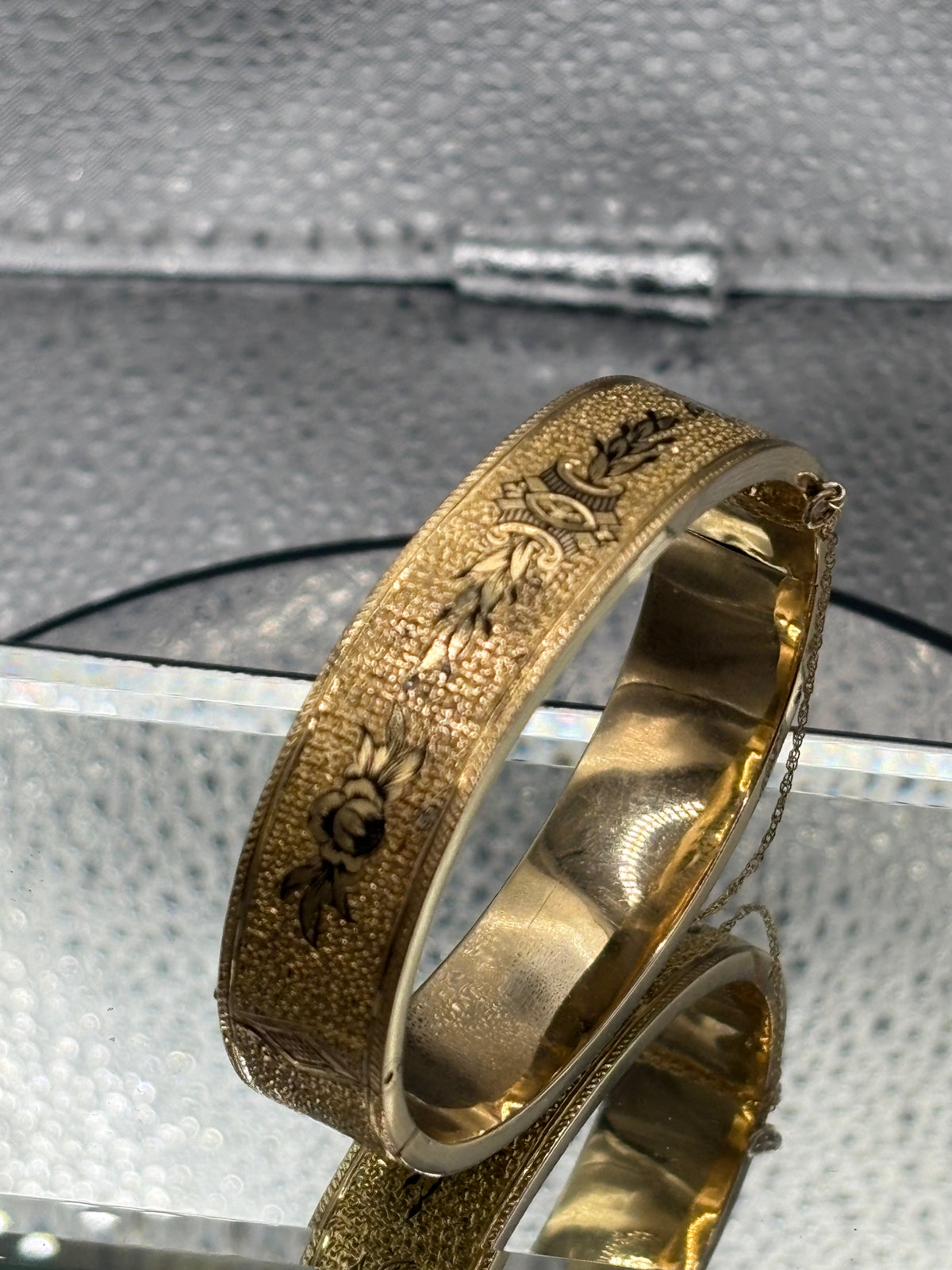 Antique Ladies 14 Karat Yellow Gold Hand Engraved Bangle Bracelet