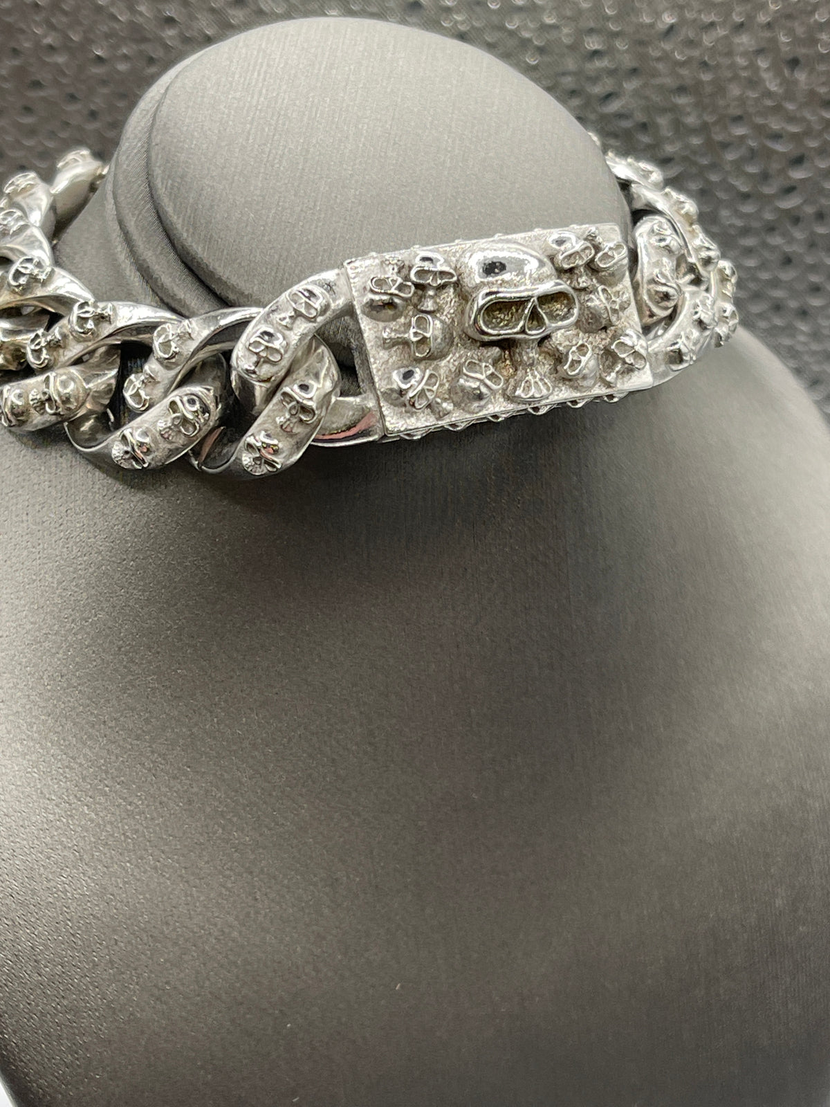 AMAZING MENS STERLING SILVER SKULL BRACELET