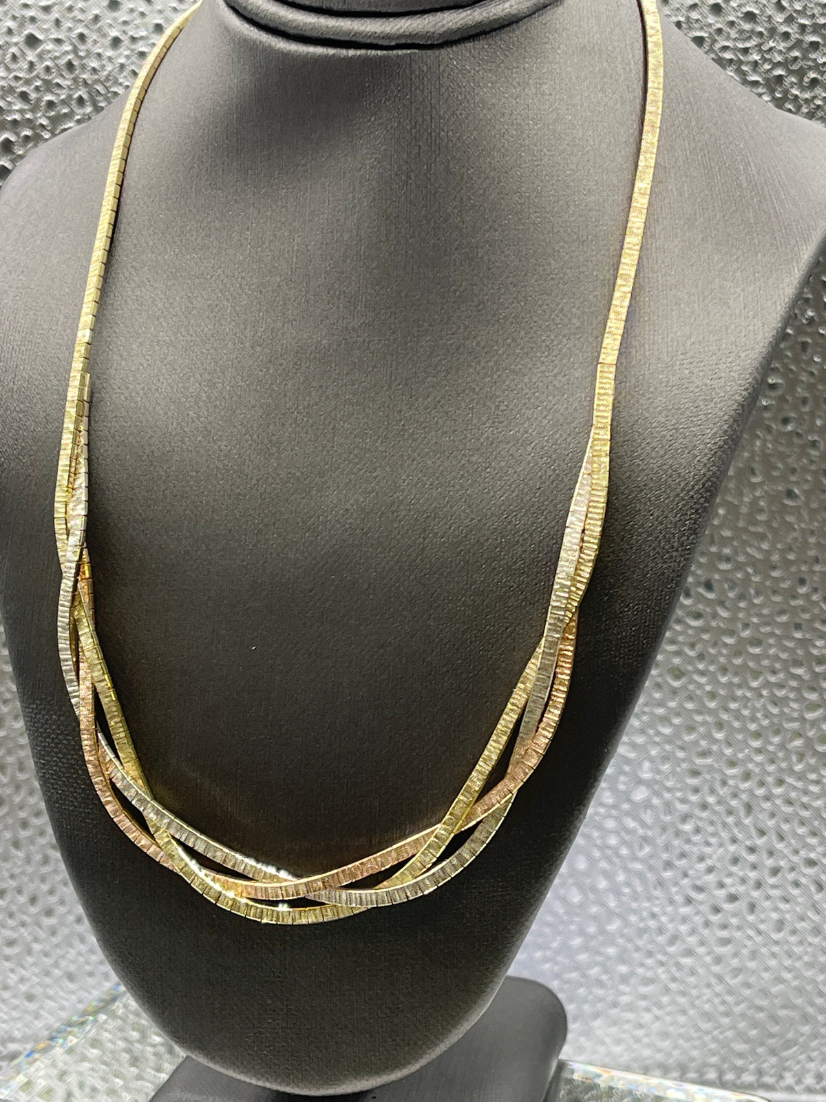 Ladies Fabulous Vintage 14 Karat Tri Color Gold Woven Necklace