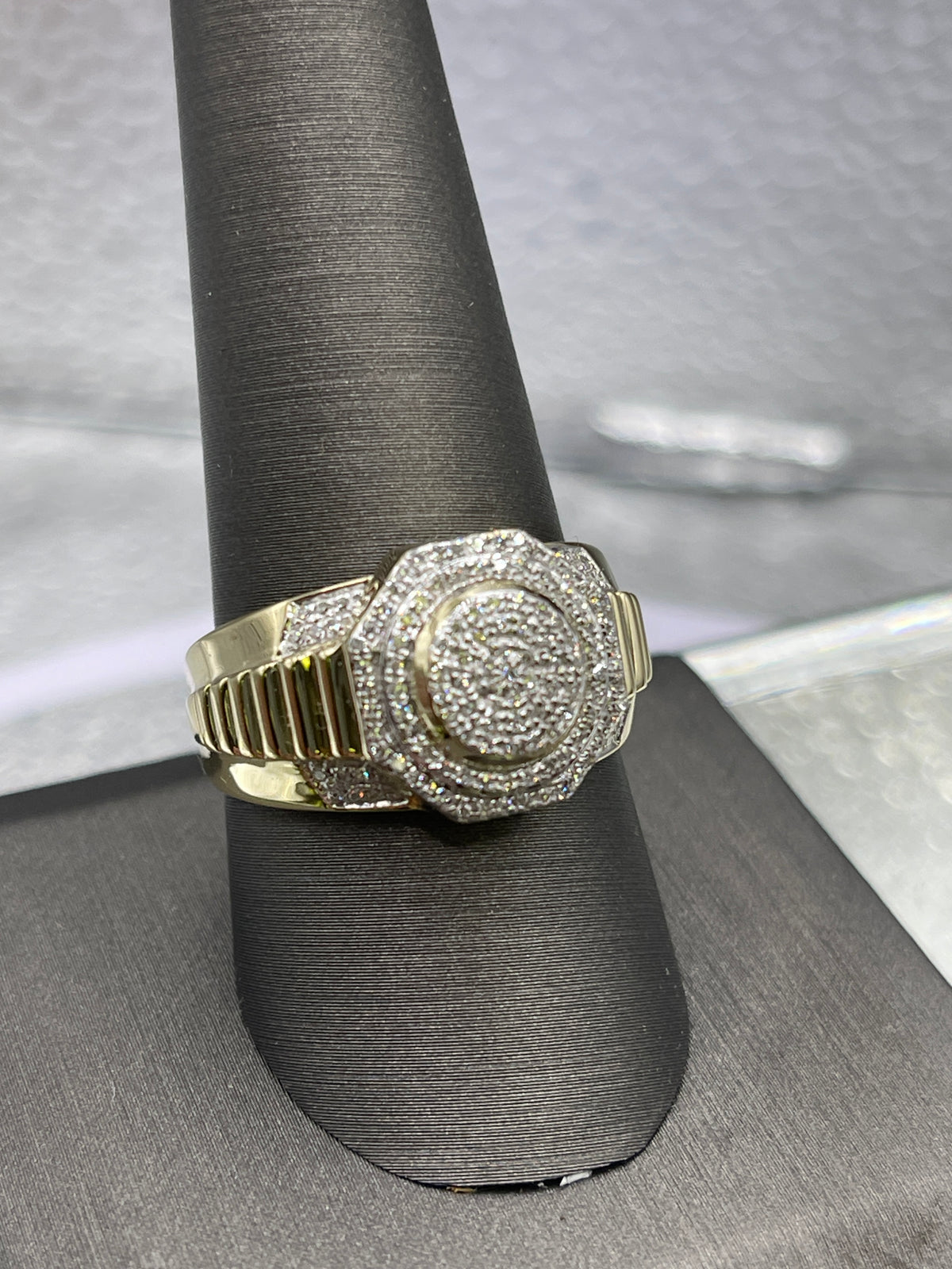 Spectacular Gents/Ladies 10 Karat Yellow Gold Diamond Rolex Style Ring