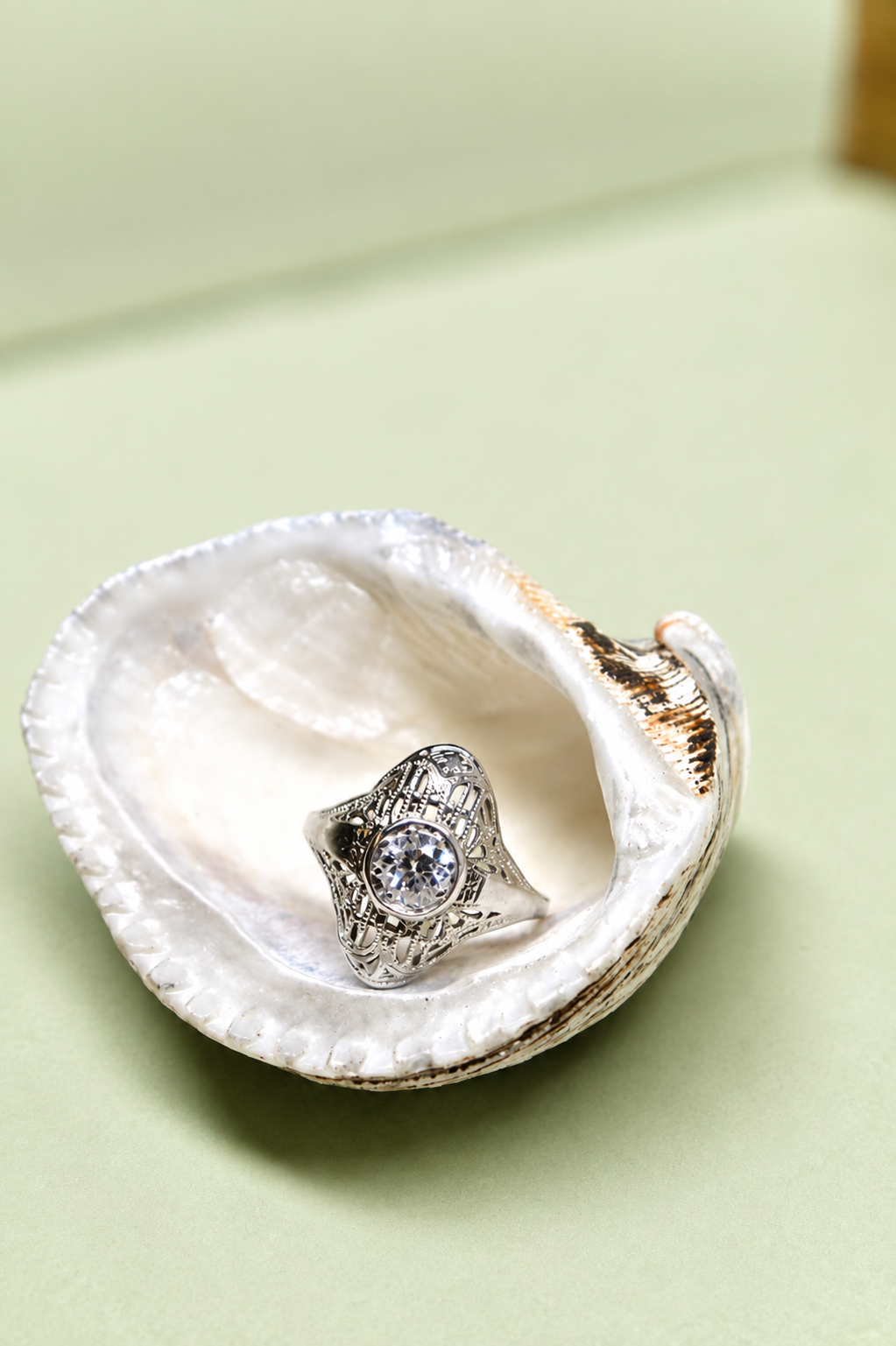 Antique Ladies 18 Karat White Gold Diamond Filagree Ring