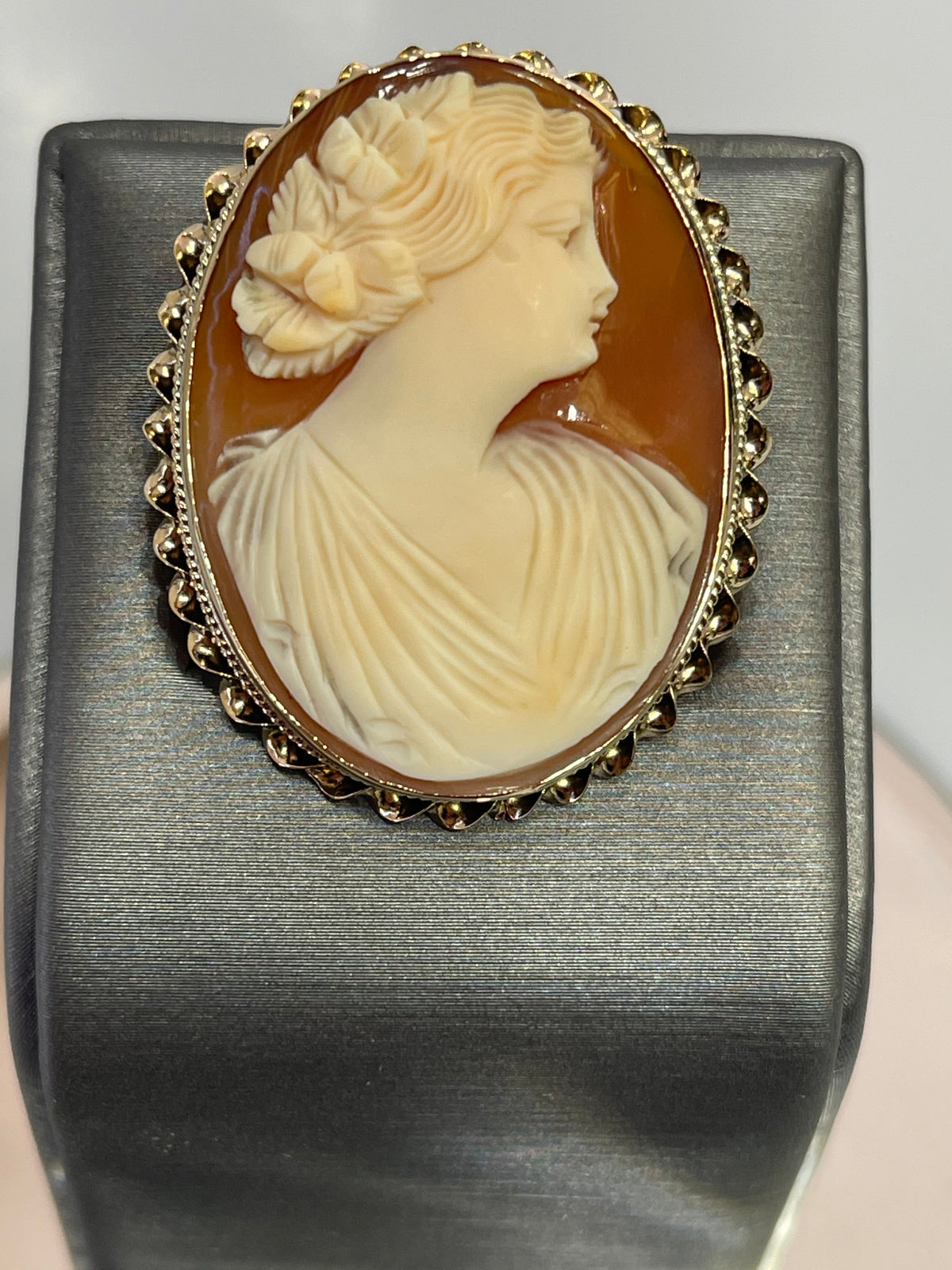 Vintage 10 Karat Yellow Gold Cameo Pin / Pendant / Brooch - Philadelphia Gold & Silver Exchange