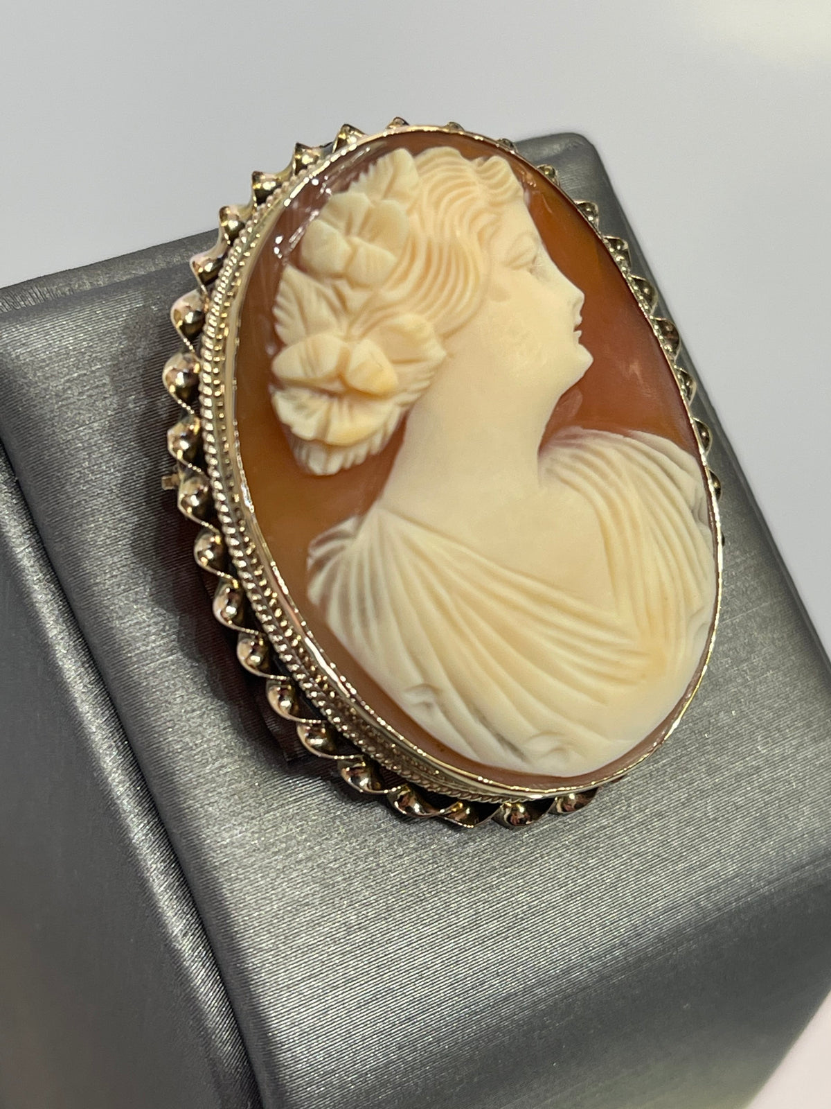 Vintage 10 Karat Yellow Gold Cameo Pin / Pendant / Brooch - Philadelphia Gold & Silver Exchange