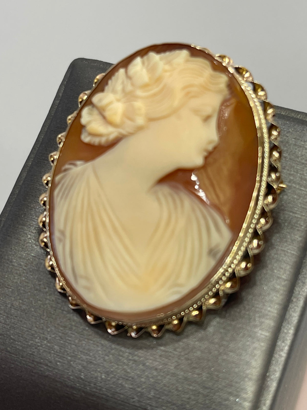 Vintage 10 Karat Yellow Gold Cameo Pin / Pendant / Brooch - Philadelphia Gold & Silver Exchange