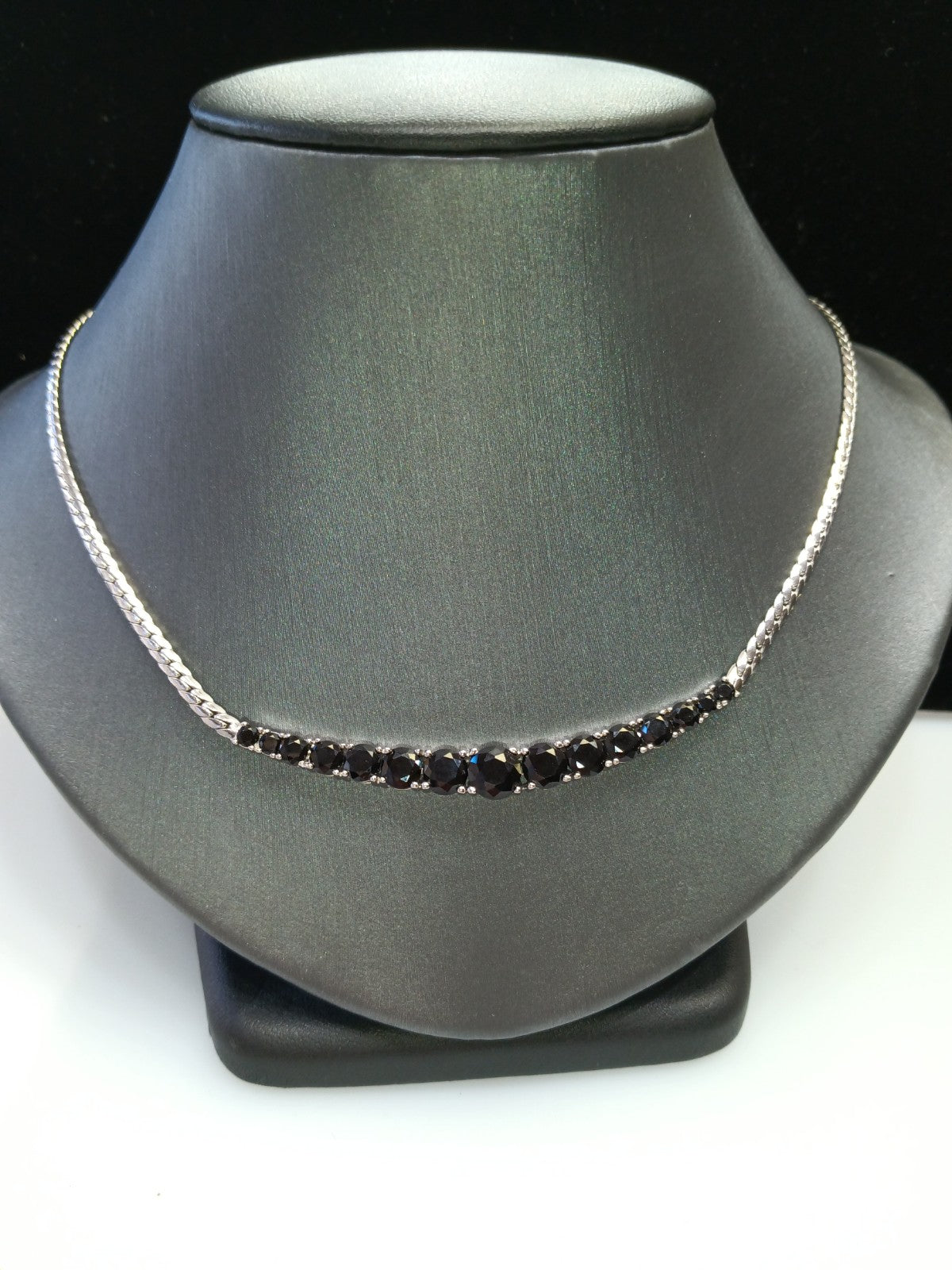 STERLING SILVER & BLACK GEMSTONES NECKLACE