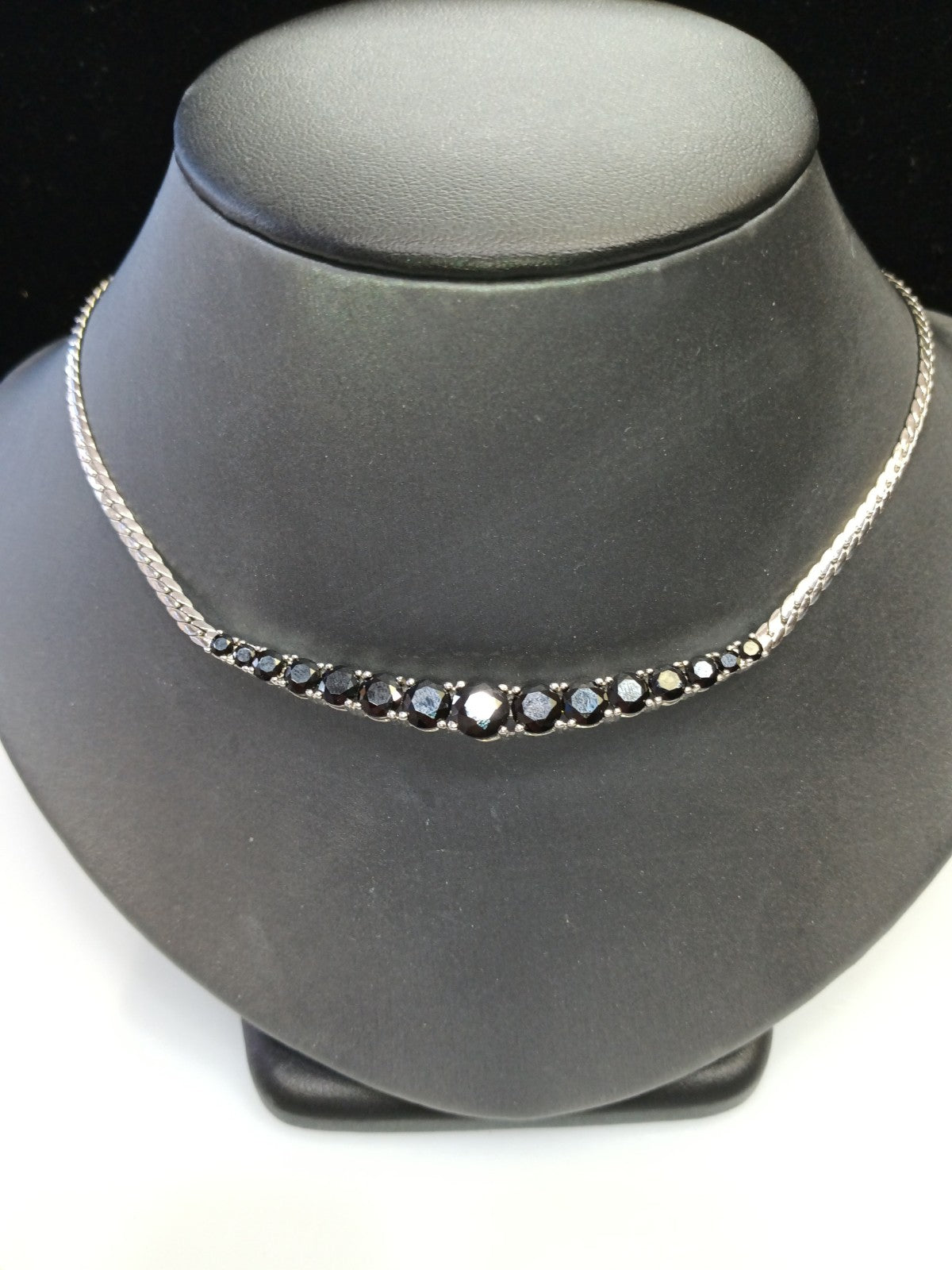 STERLING SILVER & BLACK GEMSTONES NECKLACE