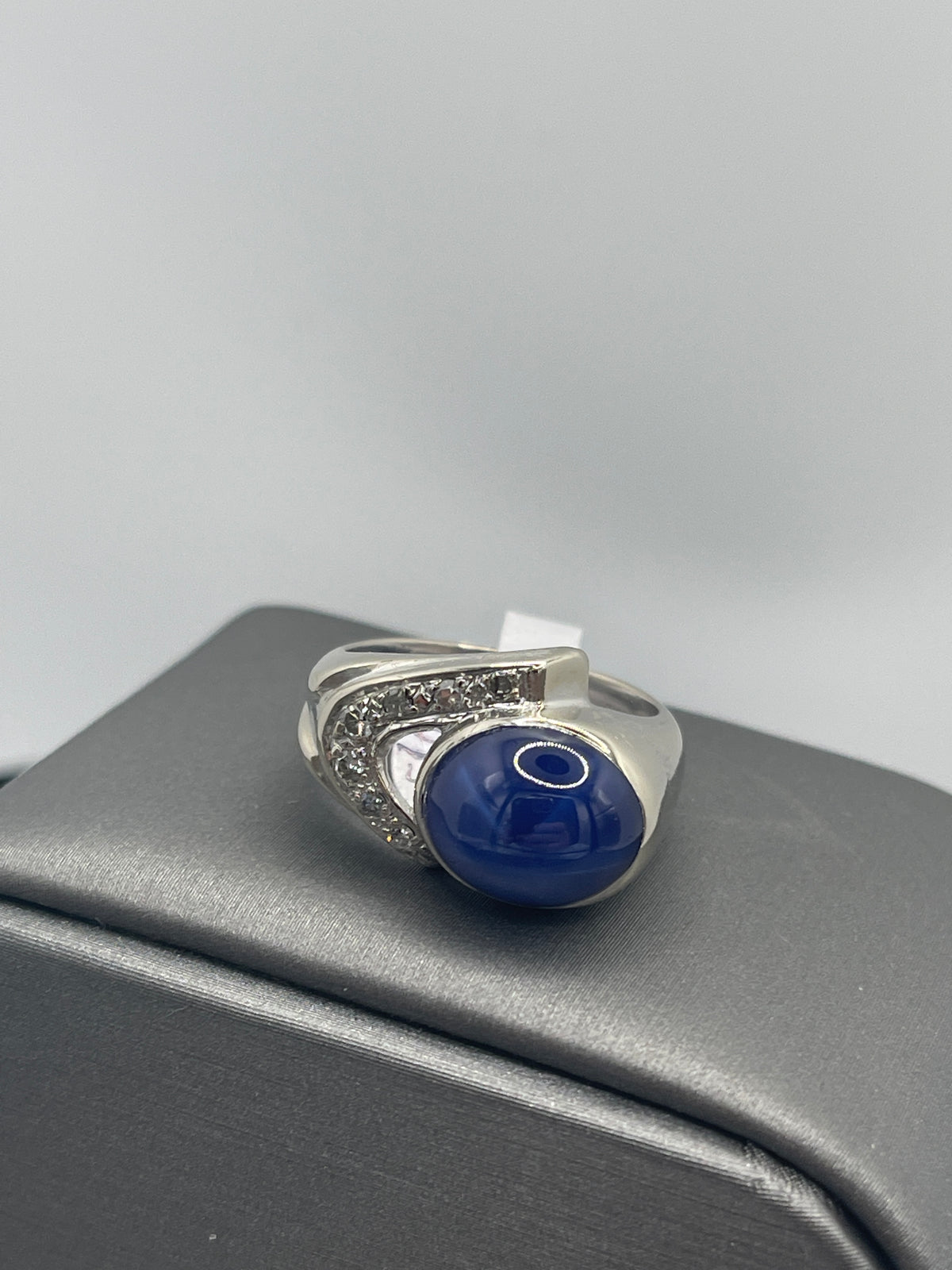 Men's Vintage 14 Karat White Gold Lindy Star Sapphire Cabochon Shape Sapphire With Diamonds Ring