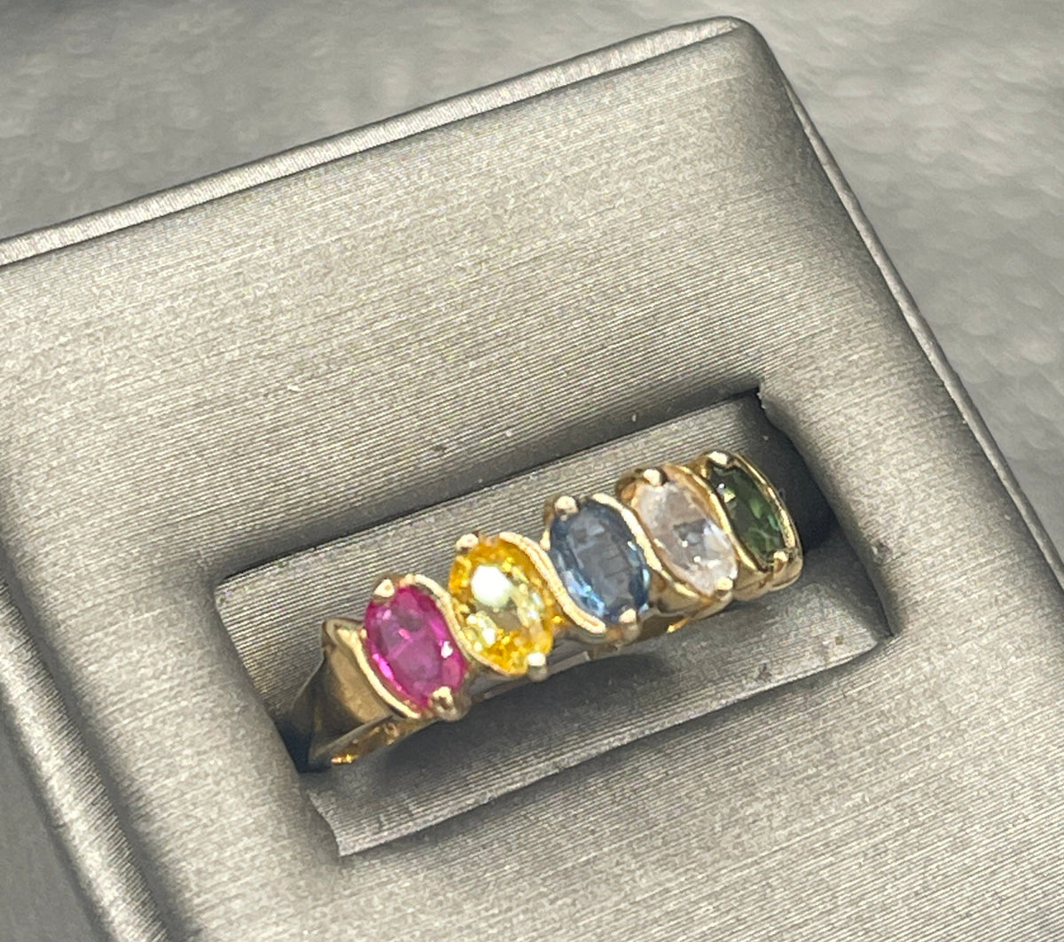 MULTICOLORED OVAL SHAPED TENNIS RING