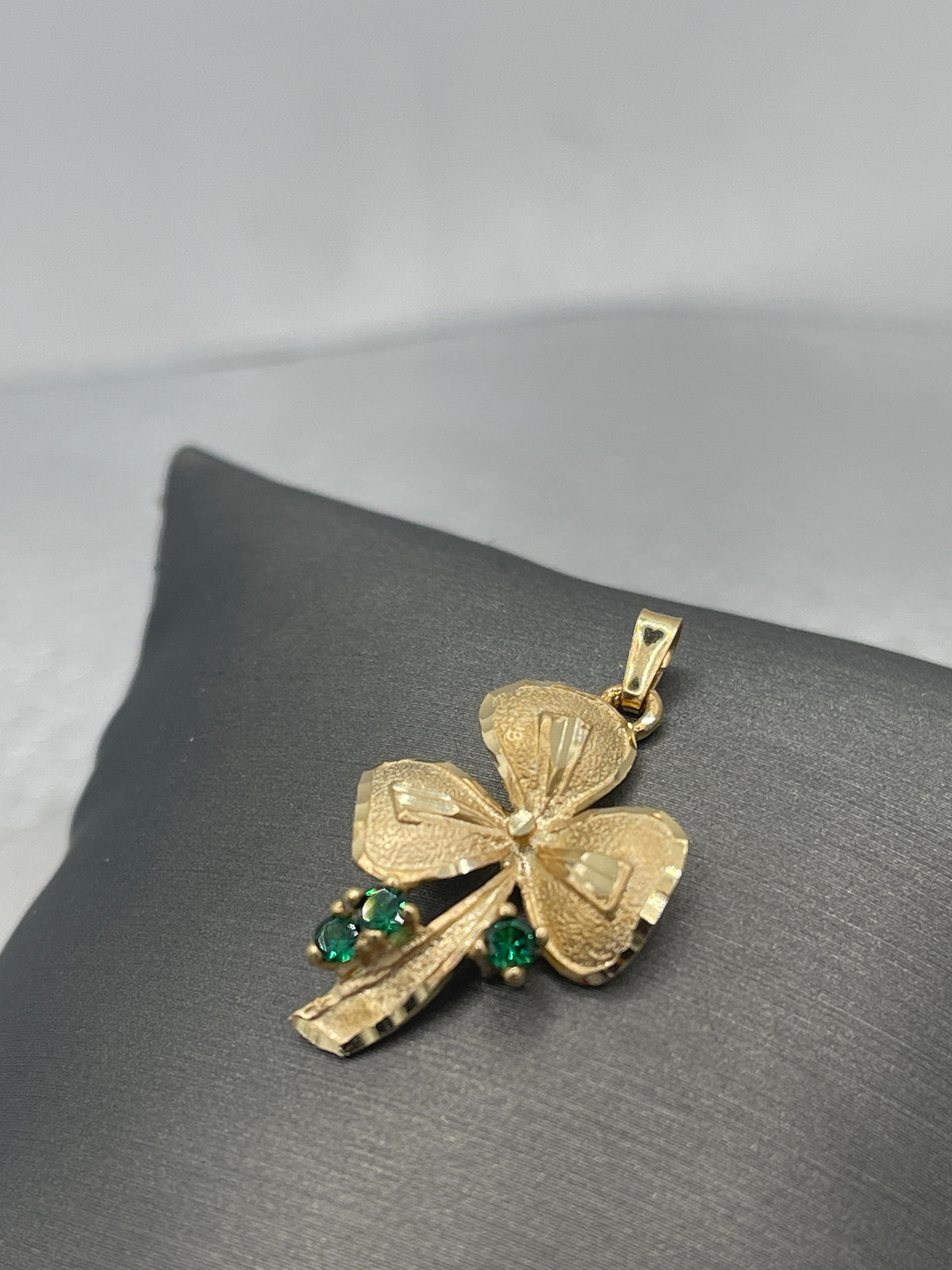 14 Karat Yellow Gold Emerald Clover Pendant
