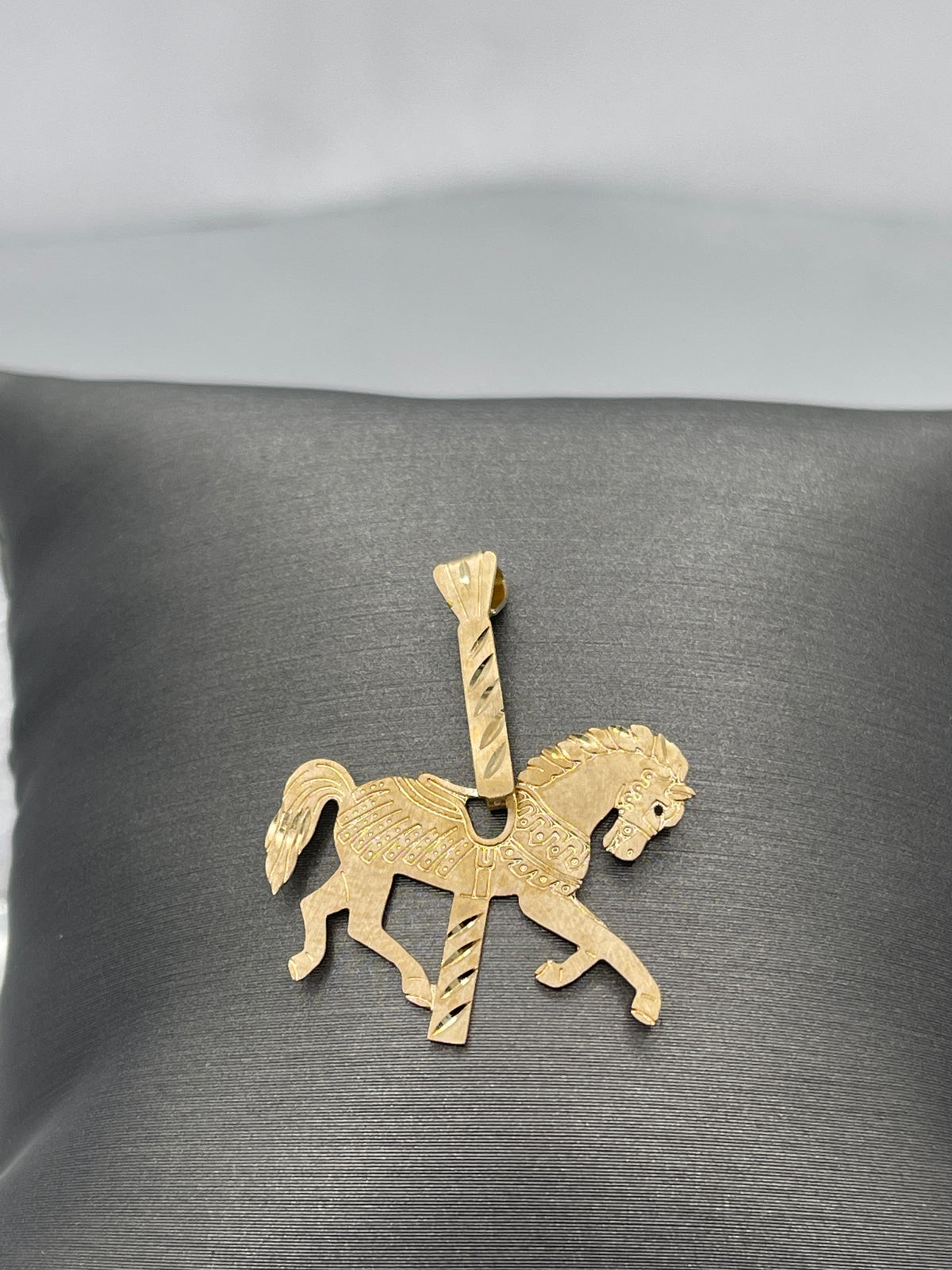 A Ladies Vintage Michael Anthony14 Karat Yellow Gold Carousel Horse Pendant