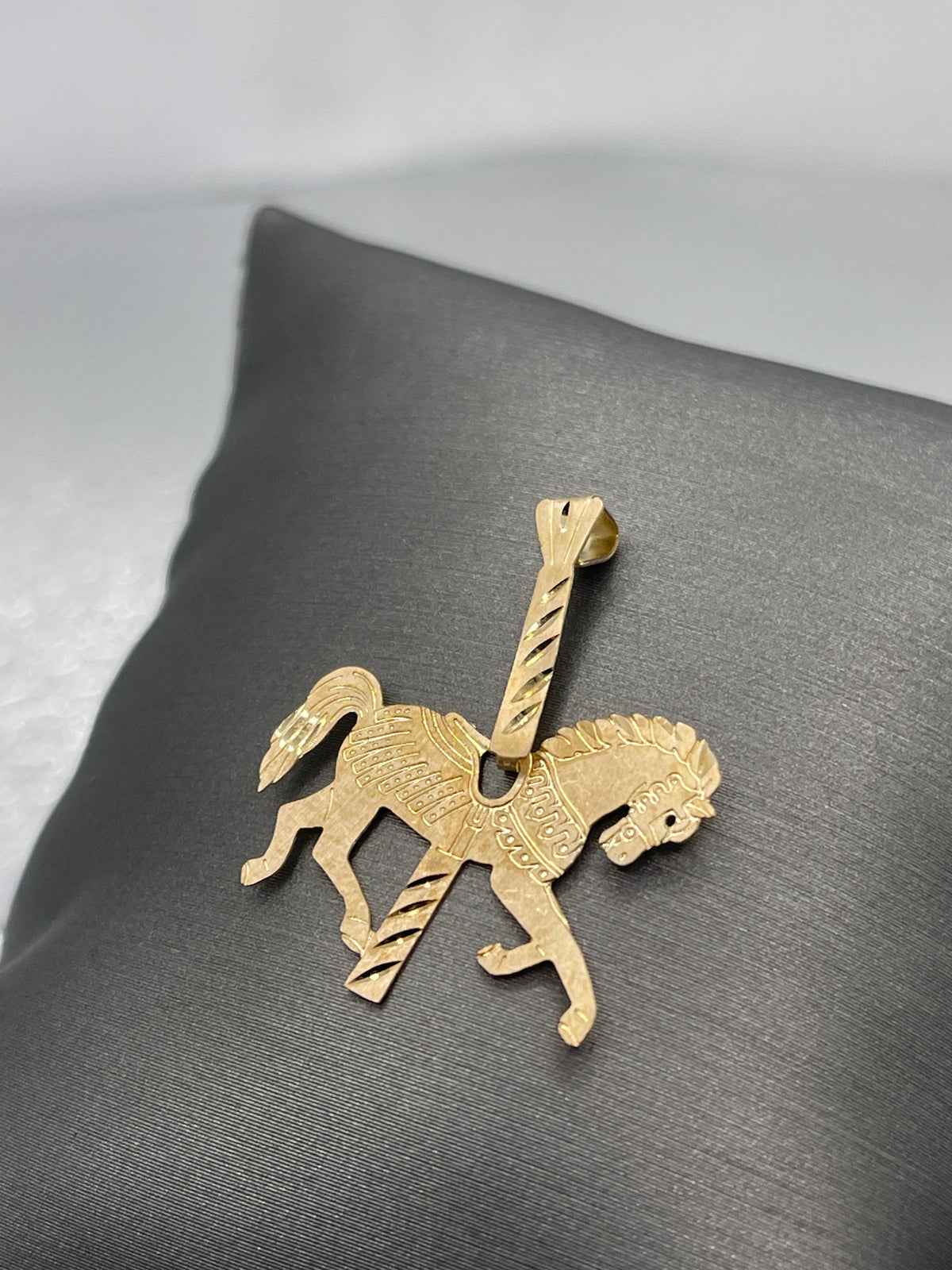 A Ladies Vintage Michael Anthony14 Karat Yellow Gold Carousel Horse Pendant