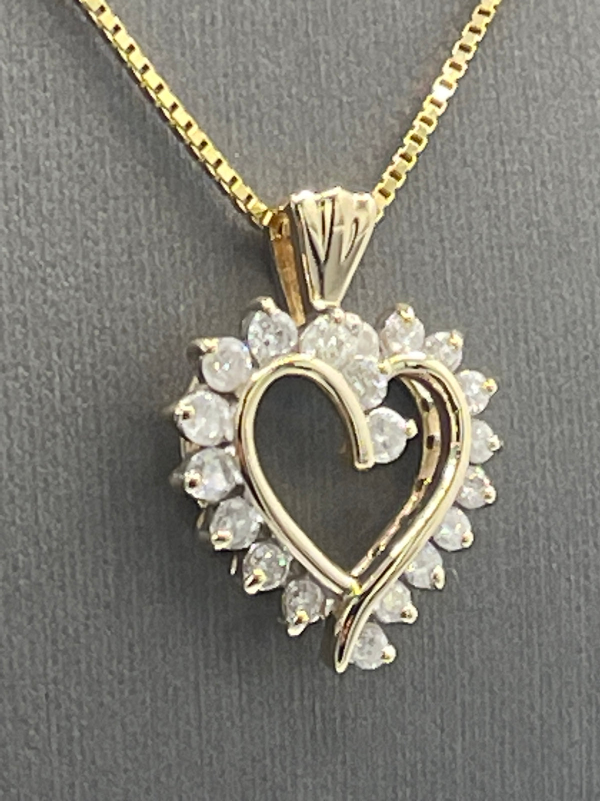 A Ladies Gorgeous 14 Karat Yellow Gold Diamond Heart pendant