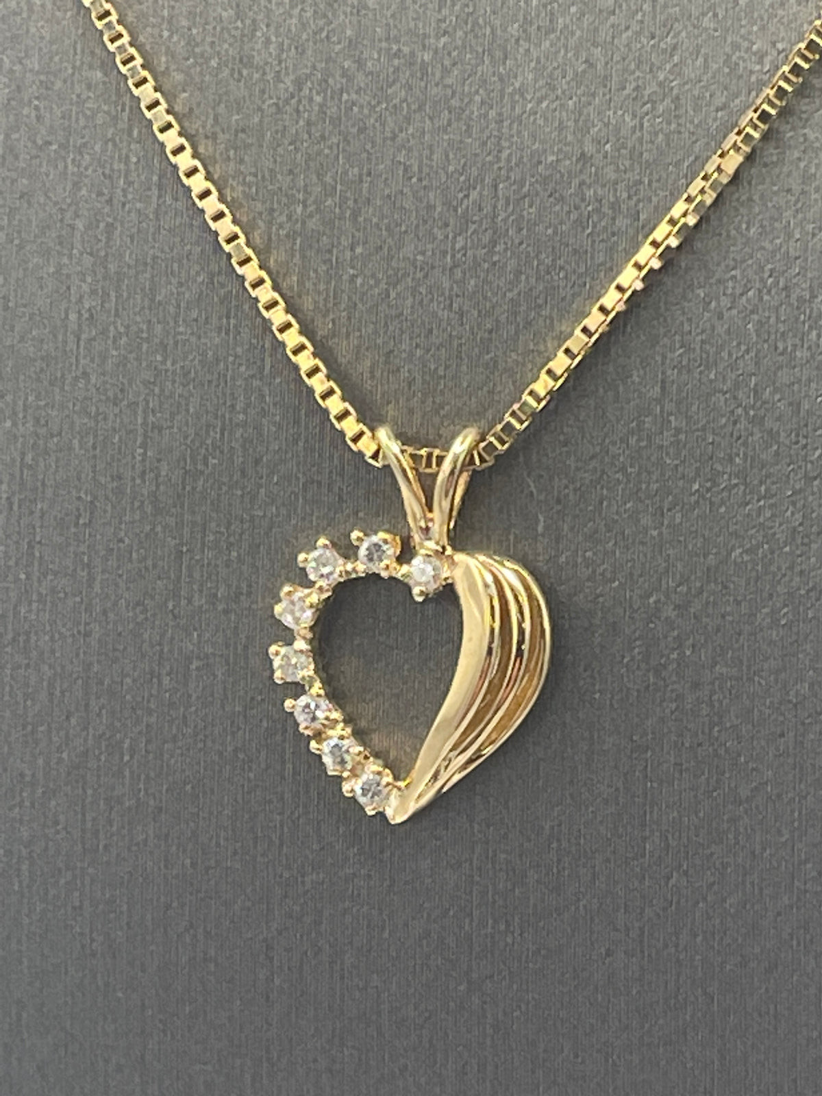 Ladies 14 Karat Yellow Gold Fluted Heart With Diamonds
