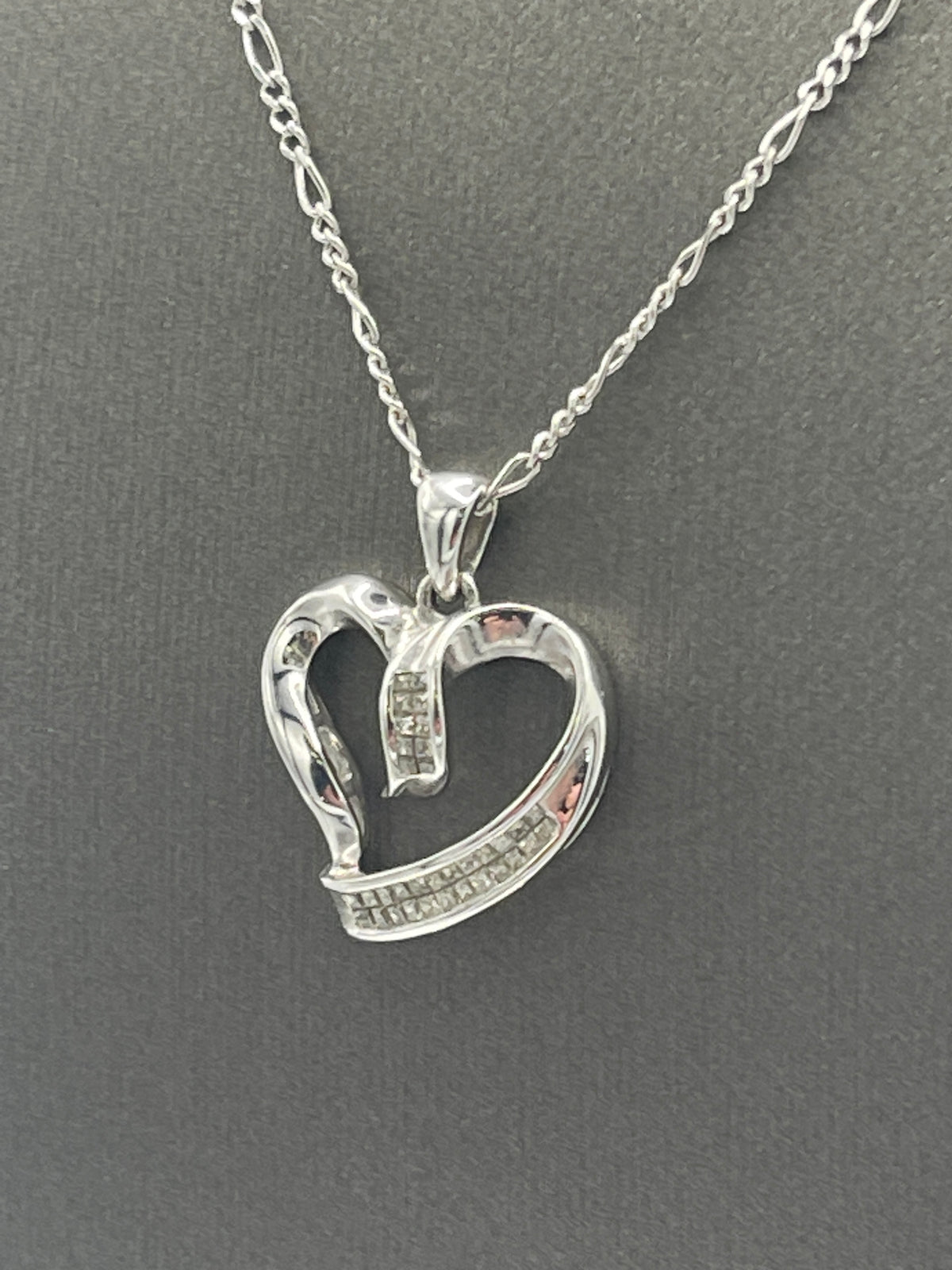 A Ladies 10 Karat White Gold Diamond Heart Pendant