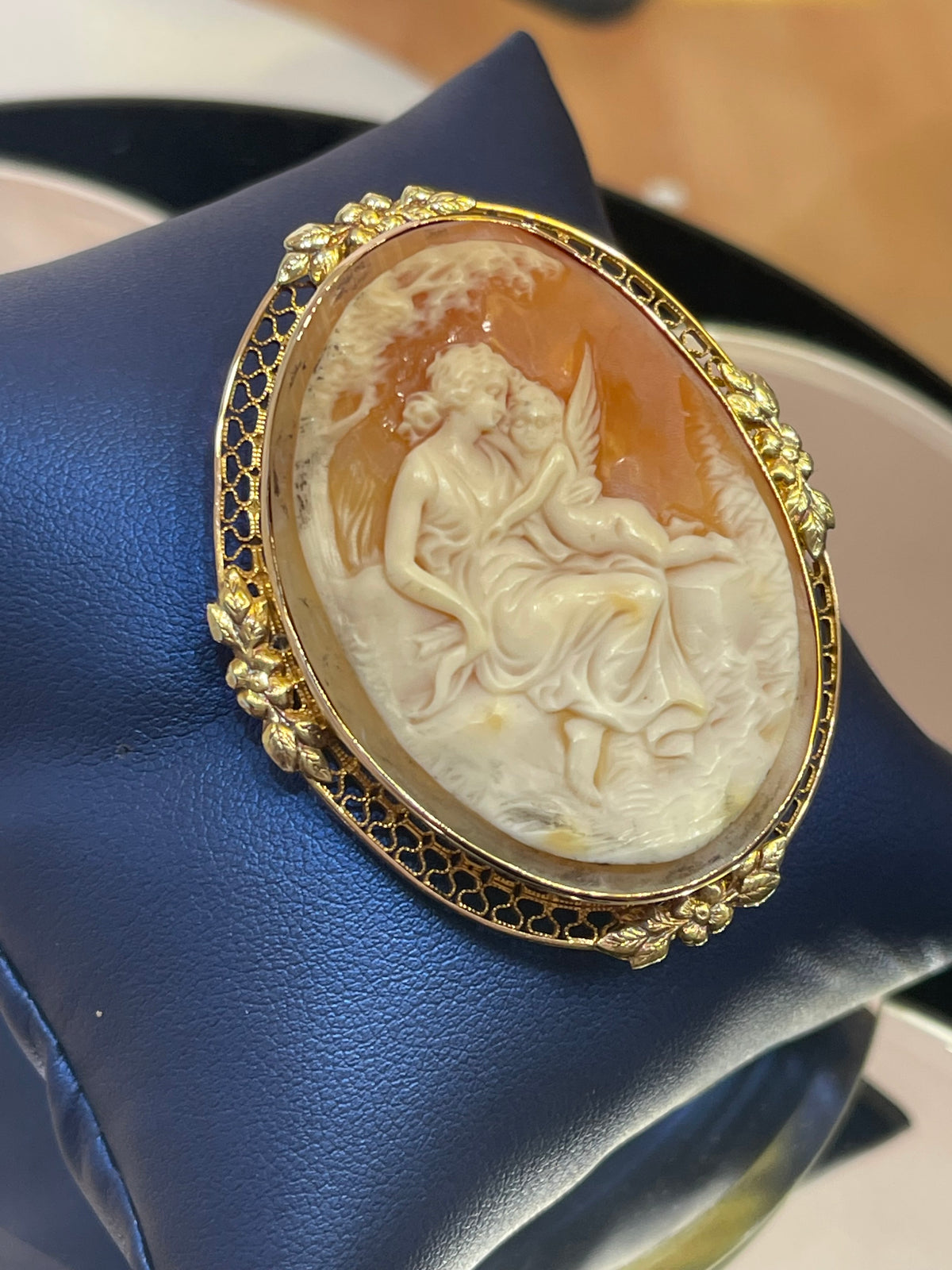 Vintage 14 Karat Yellow Gold Bordered Cameo With Woman & Cherub Pendant Brooch - Philadelphia Gold & Silver Exchange