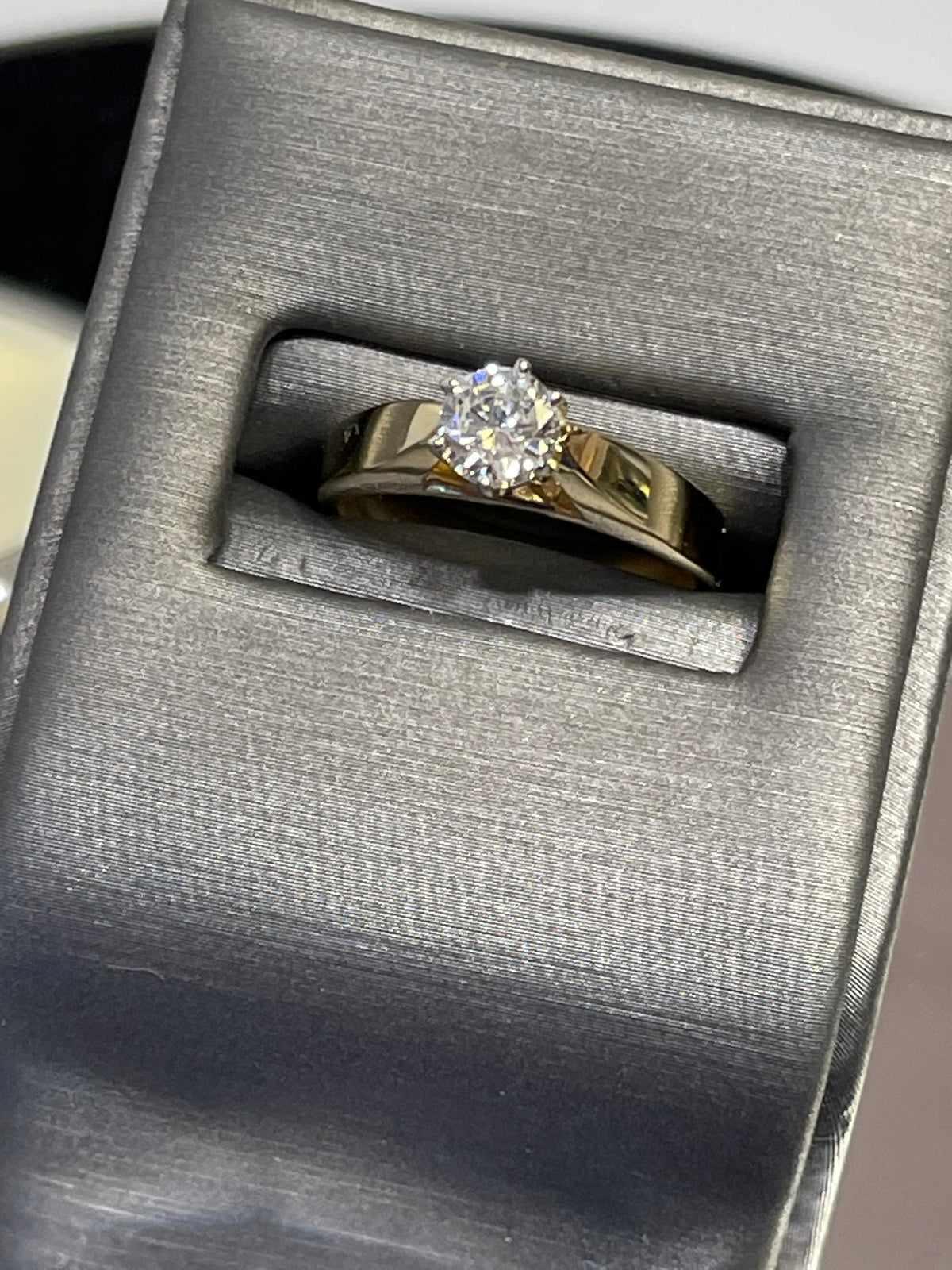 14K Y/G 7 1/2 SOLITAIRE DIAMOND ENGAGEMENT RING