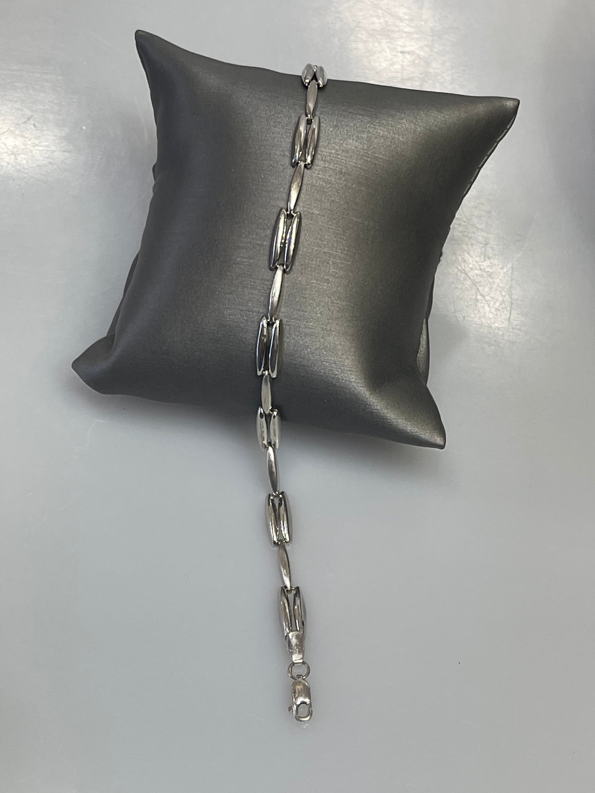 10 KARAT WHITE GOLD MULTI-LINK BRACELET