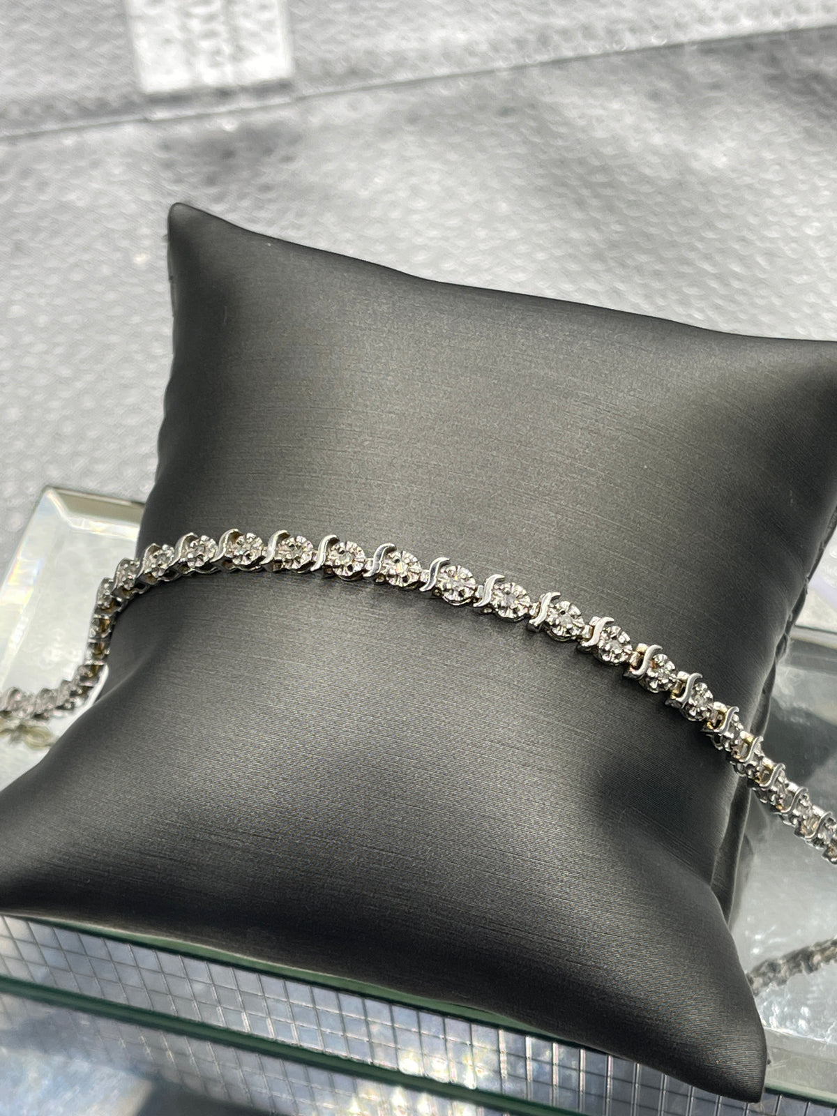 Ladies Gorgeous 14 Karat White Gold Diamond Tennis Bracelet