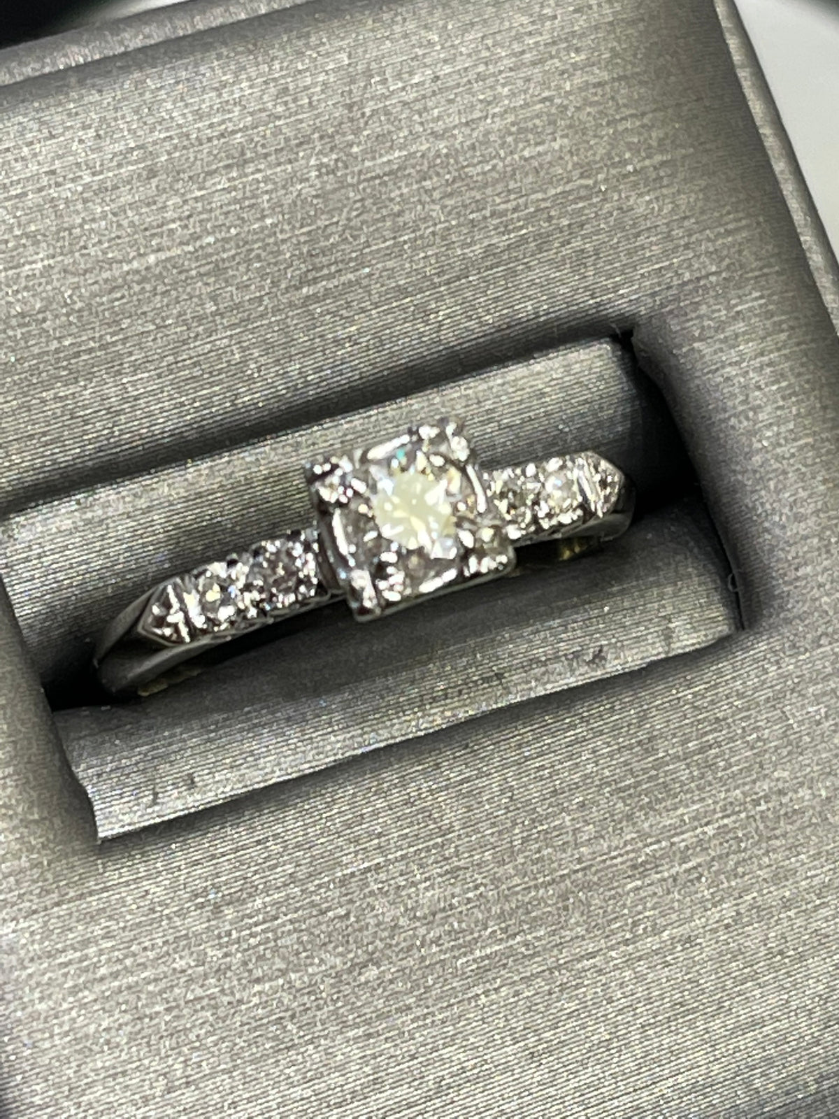 14 Karat White Gold Diamond Engagement Ring Center Round With Accent Diamond Ring
