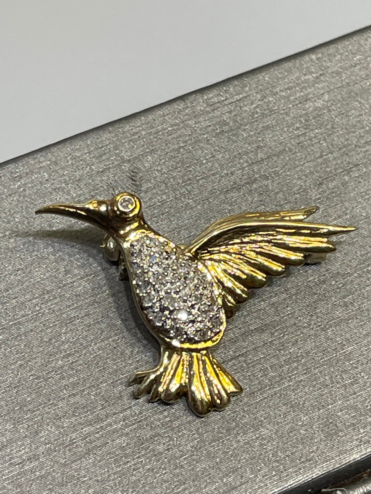 Vintage 10 Karat Yellow Gold Diamond Hummingbird Shaped Pin Pendant