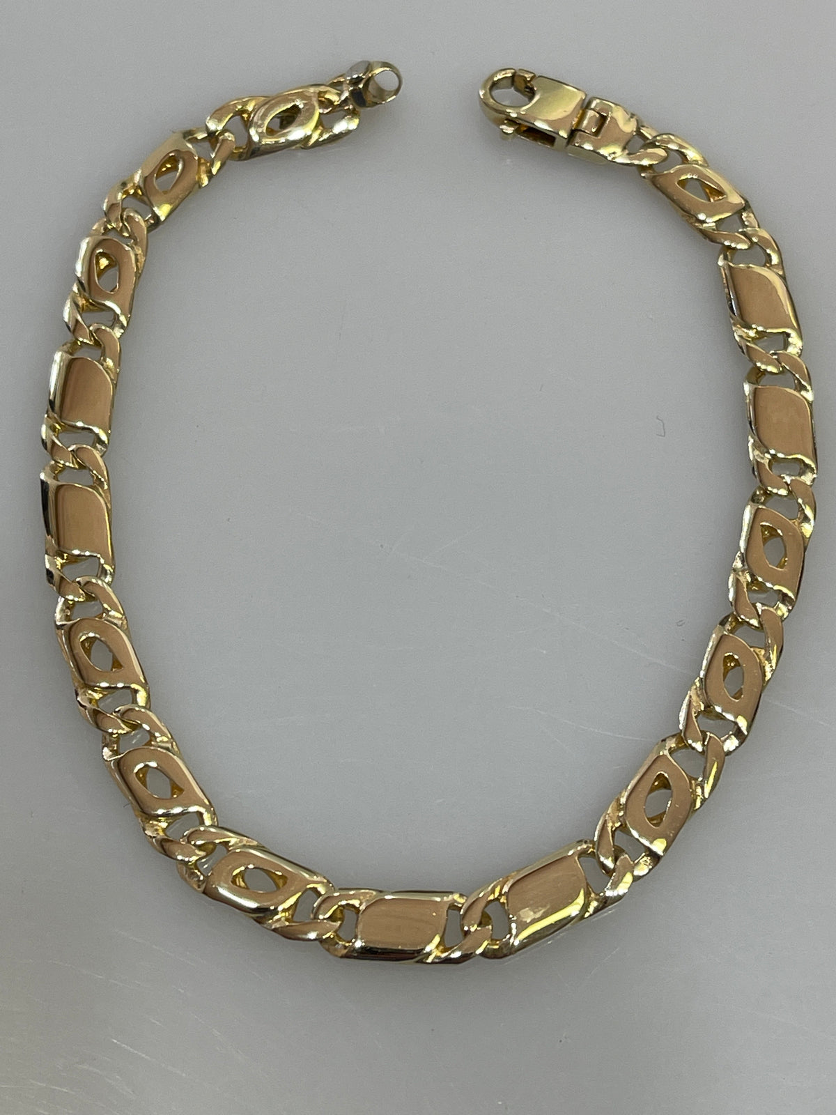 14 Karat Yellow Gold Solid Link Bracelet Generous Length Bracelet For Man Or Woman